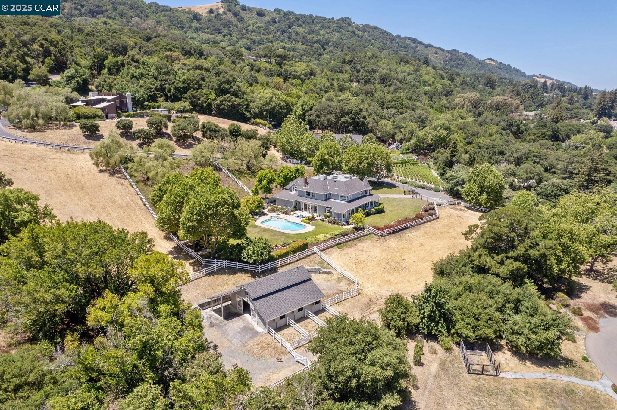 Detail Gallery Image 12 of 59 For 555 Highland Dr, Danville,  CA 94526 - 5 Beds | 3/1 Baths