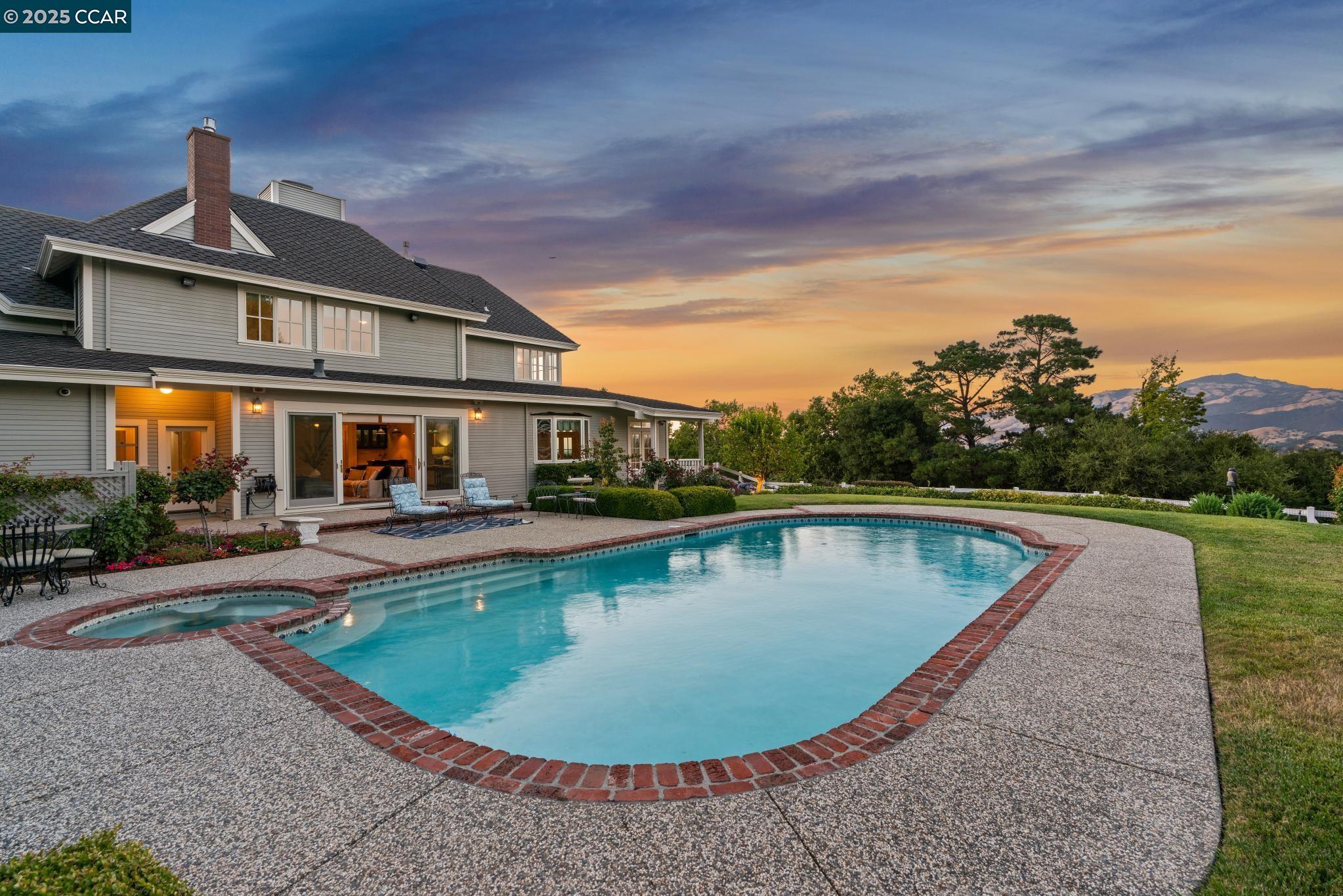 Detail Gallery Image 3 of 59 For 555 Highland Dr, Danville,  CA 94526 - 5 Beds | 3/1 Baths