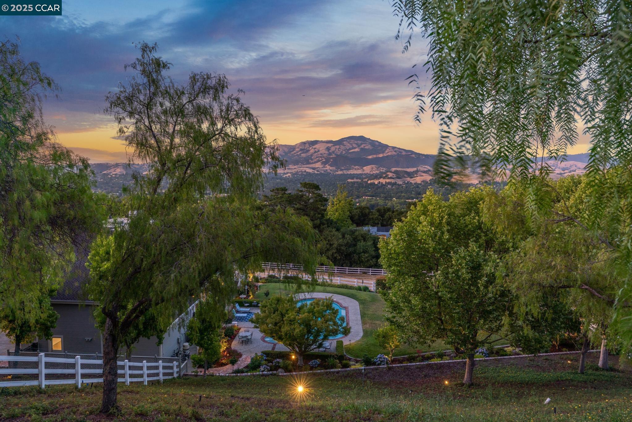 Detail Gallery Image 9 of 59 For 555 Highland Dr, Danville,  CA 94526 - 5 Beds | 3/1 Baths