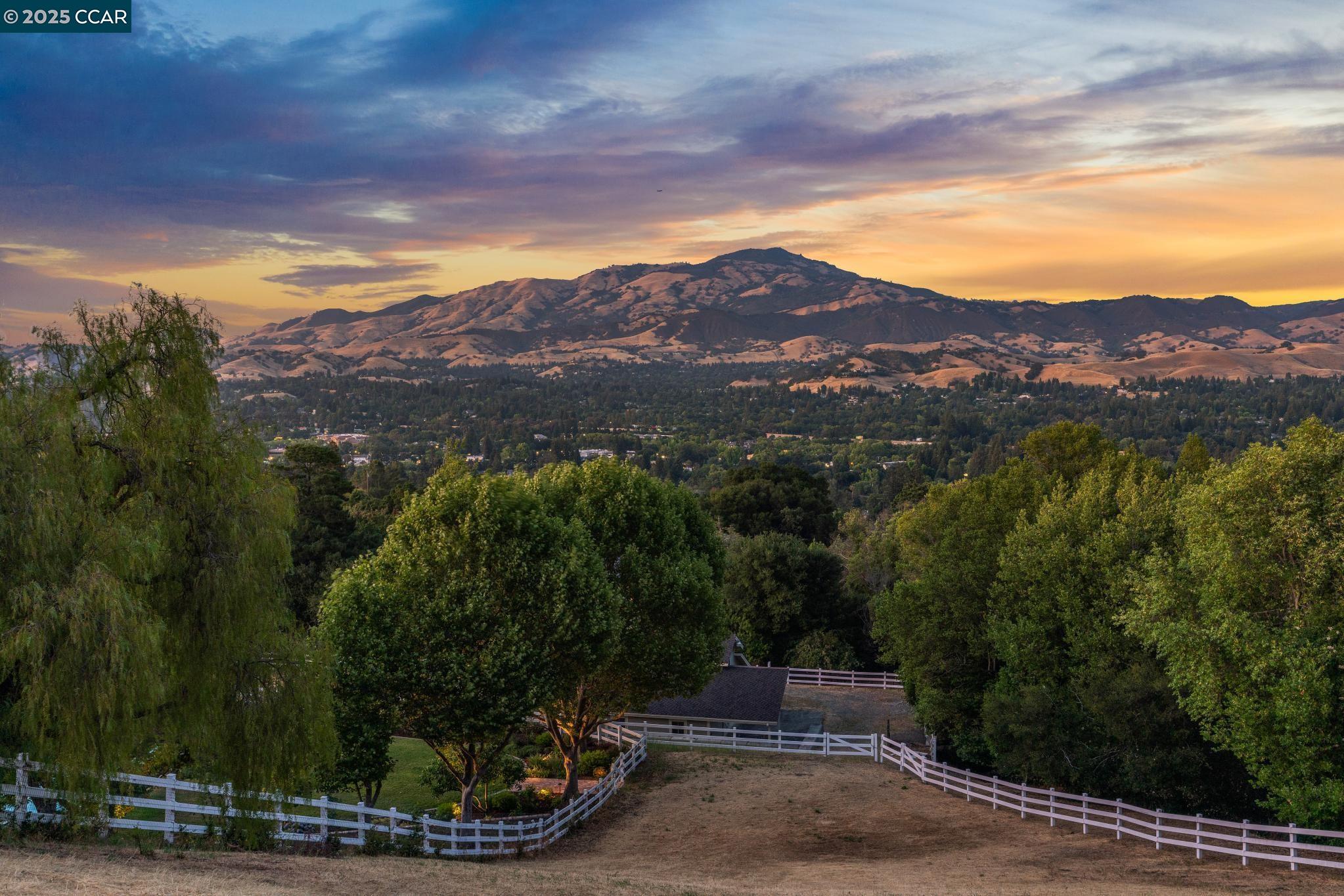 Detail Gallery Image 10 of 59 For 555 Highland Dr, Danville,  CA 94526 - 5 Beds | 3/1 Baths