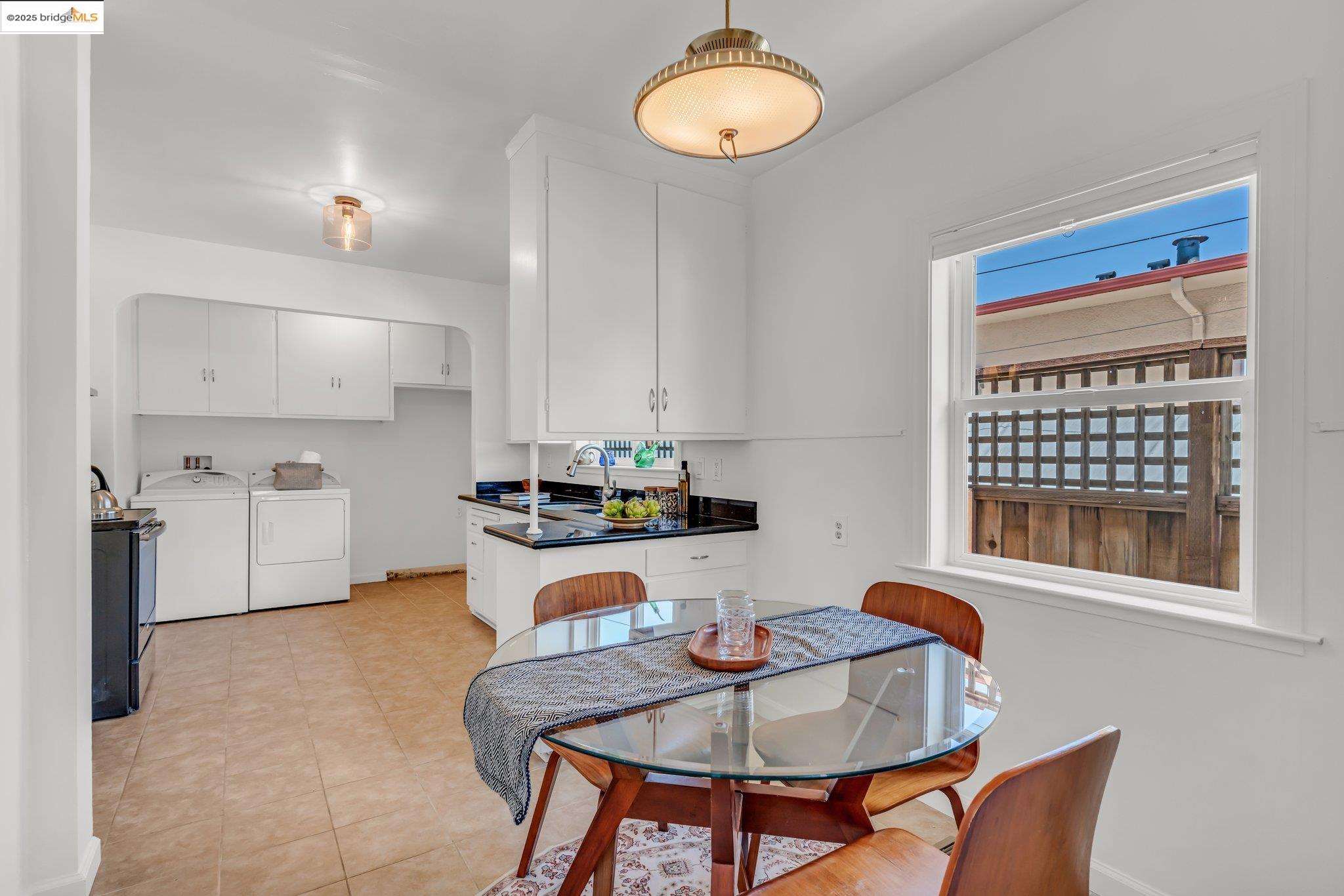 Detail Gallery Image 13 of 48 For 3671 38th Ave, Oakland,  CA 94619 - 3 Beds | 1/1 Baths