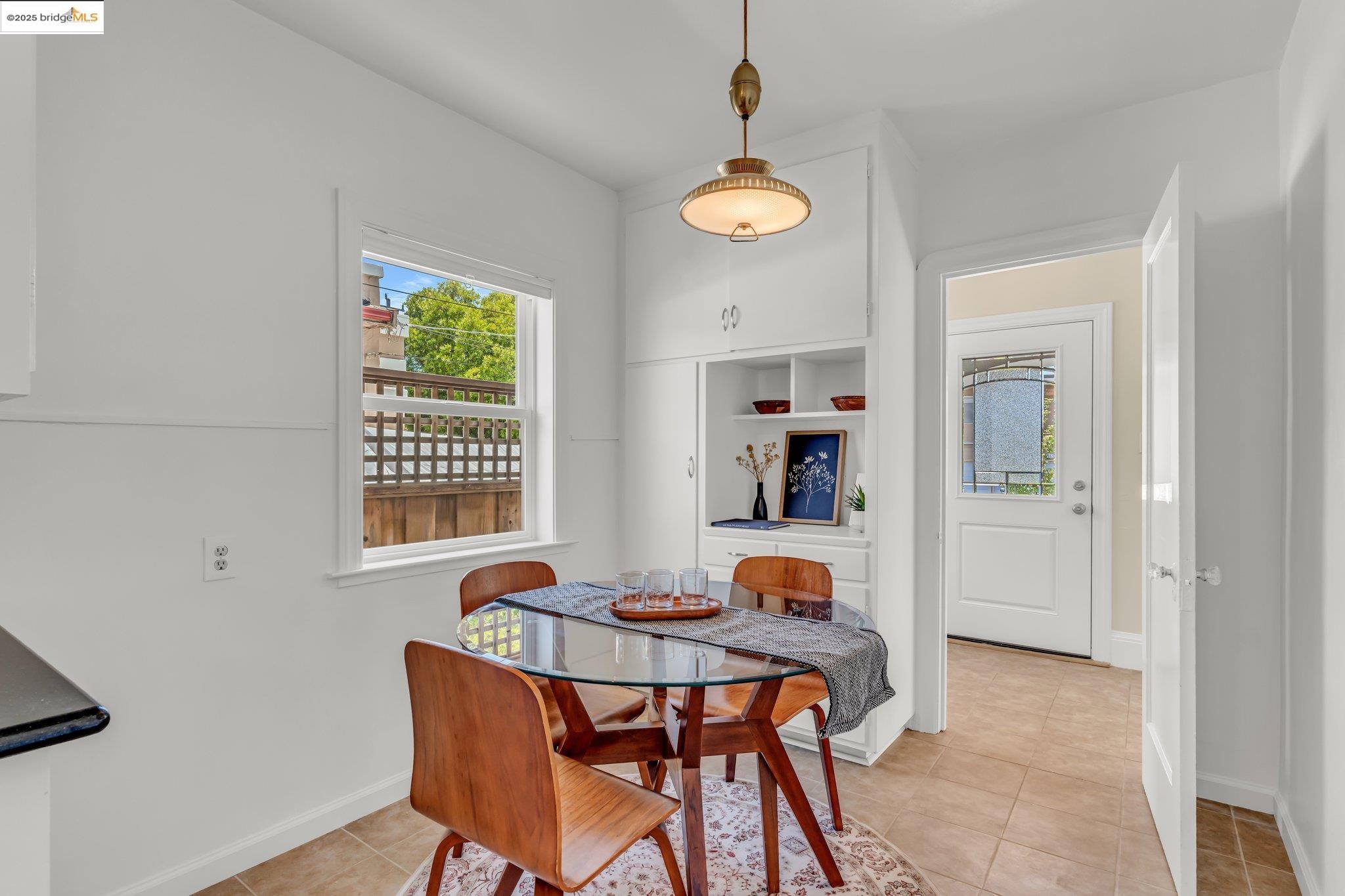 Detail Gallery Image 15 of 48 For 3671 38th Ave, Oakland,  CA 94619 - 3 Beds | 1/1 Baths