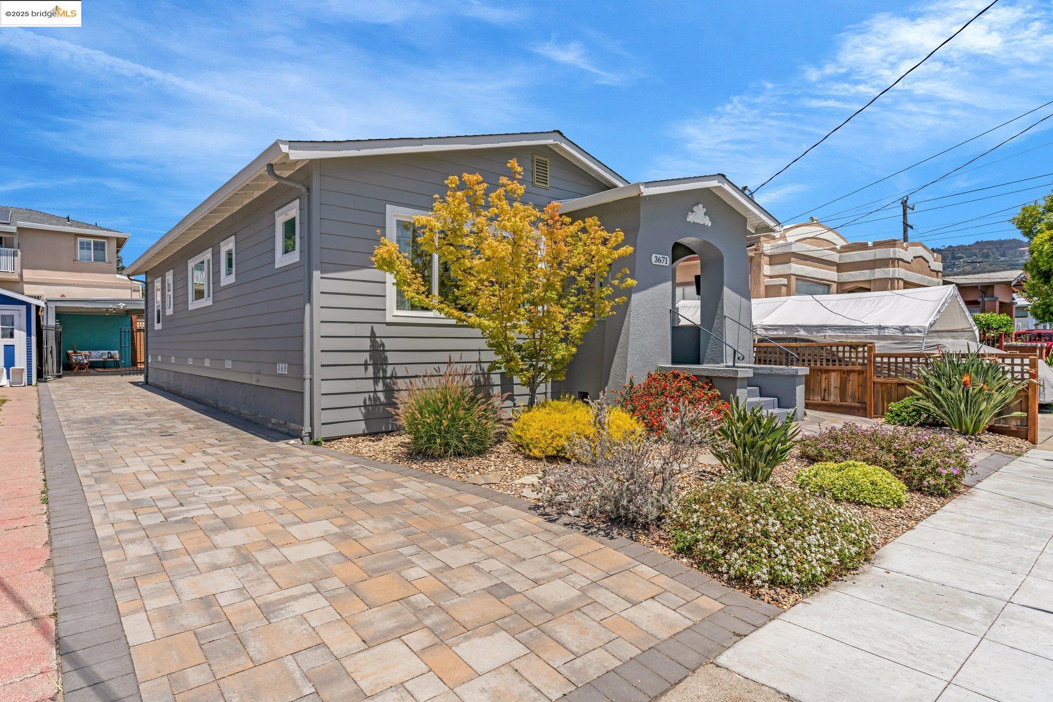 Detail Gallery Image 3 of 48 For 3671 38th Ave, Oakland,  CA 94619 - 3 Beds | 1/1 Baths