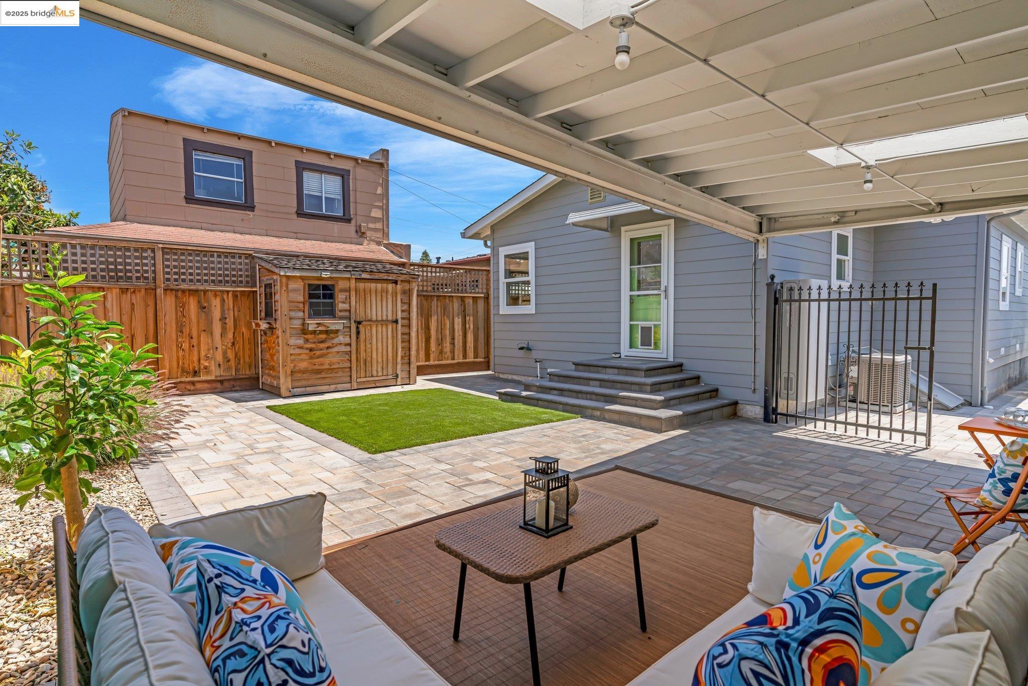 Detail Gallery Image 28 of 48 For 3671 38th Ave, Oakland,  CA 94619 - 3 Beds | 1/1 Baths