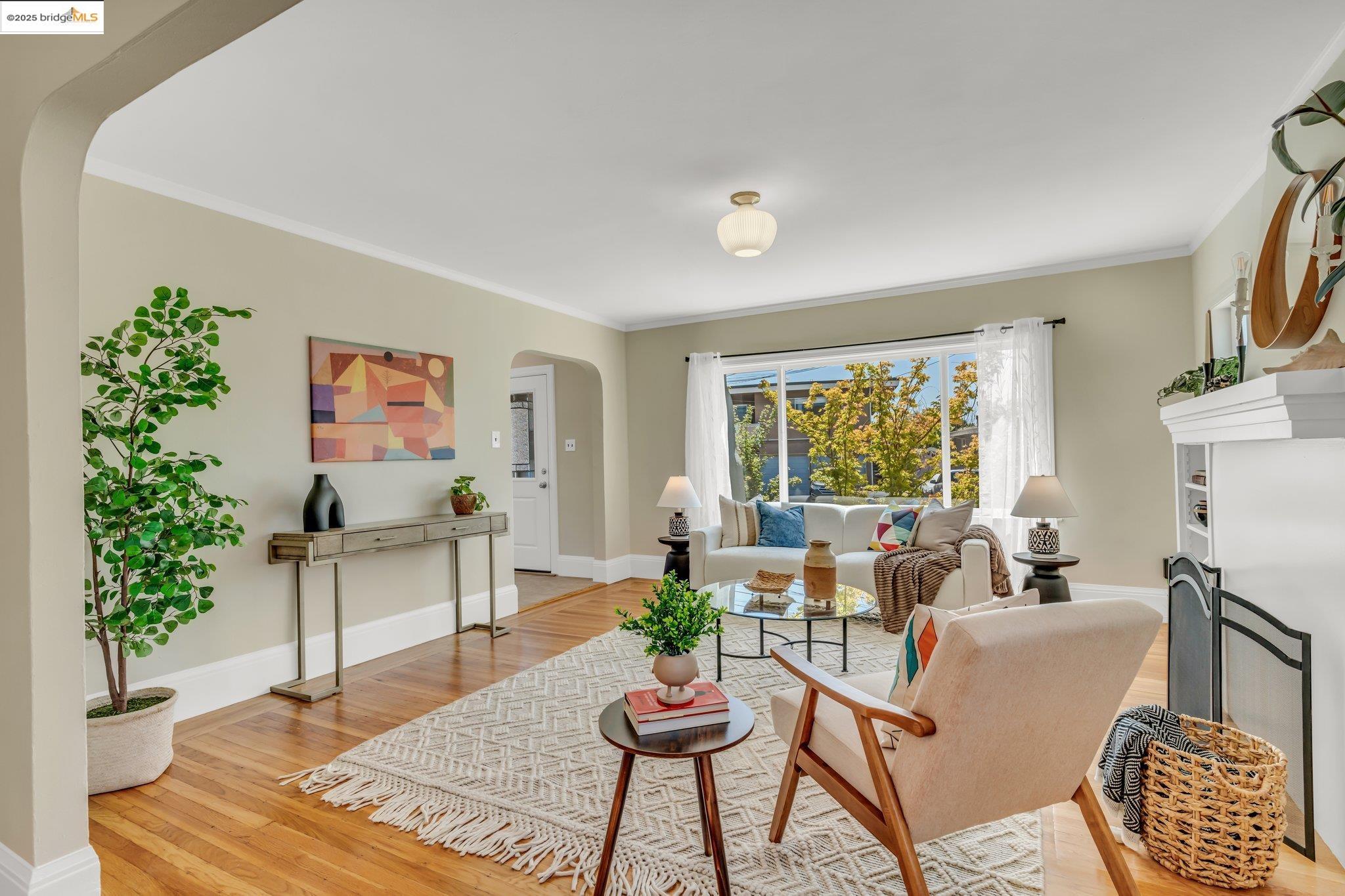 Detail Gallery Image 4 of 48 For 3671 38th Ave, Oakland,  CA 94619 - 3 Beds | 1/1 Baths