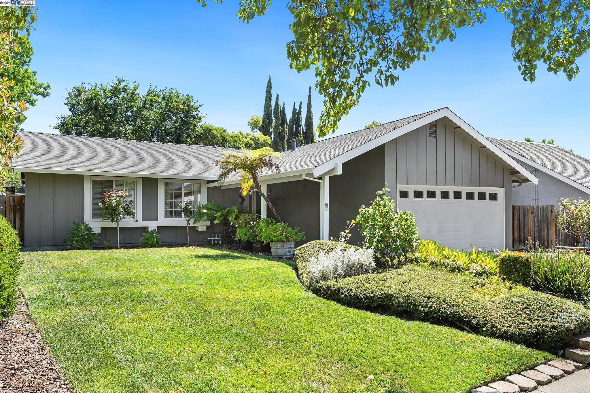 Detail Gallery Image 1 of 1 For 1001 Crellin Rd, Pleasanton,  CA 94566 - 3 Beds | 2 Baths