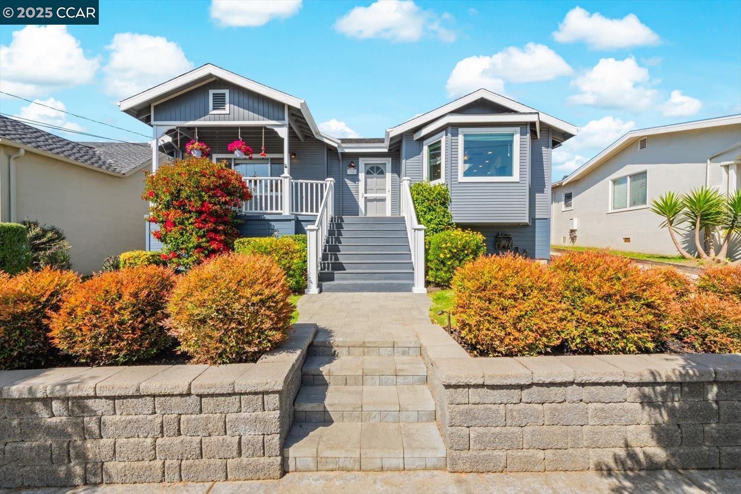 Detail Gallery Image 1 of 1 For 708 Pomona Ave, El Cerrito,  CA 94530 - 3 Beds | 2/1 Baths