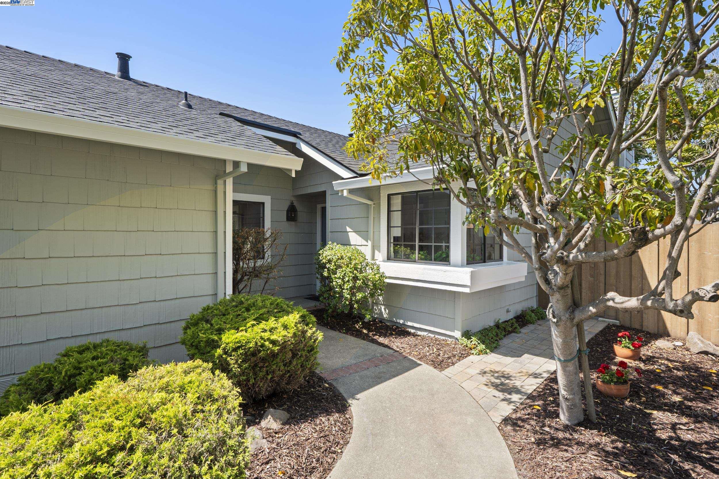 Detail Gallery Image 1 of 34 For 3525 Mcsherry Way, Alameda,  CA 94502 - 2 Beds | 2 Baths