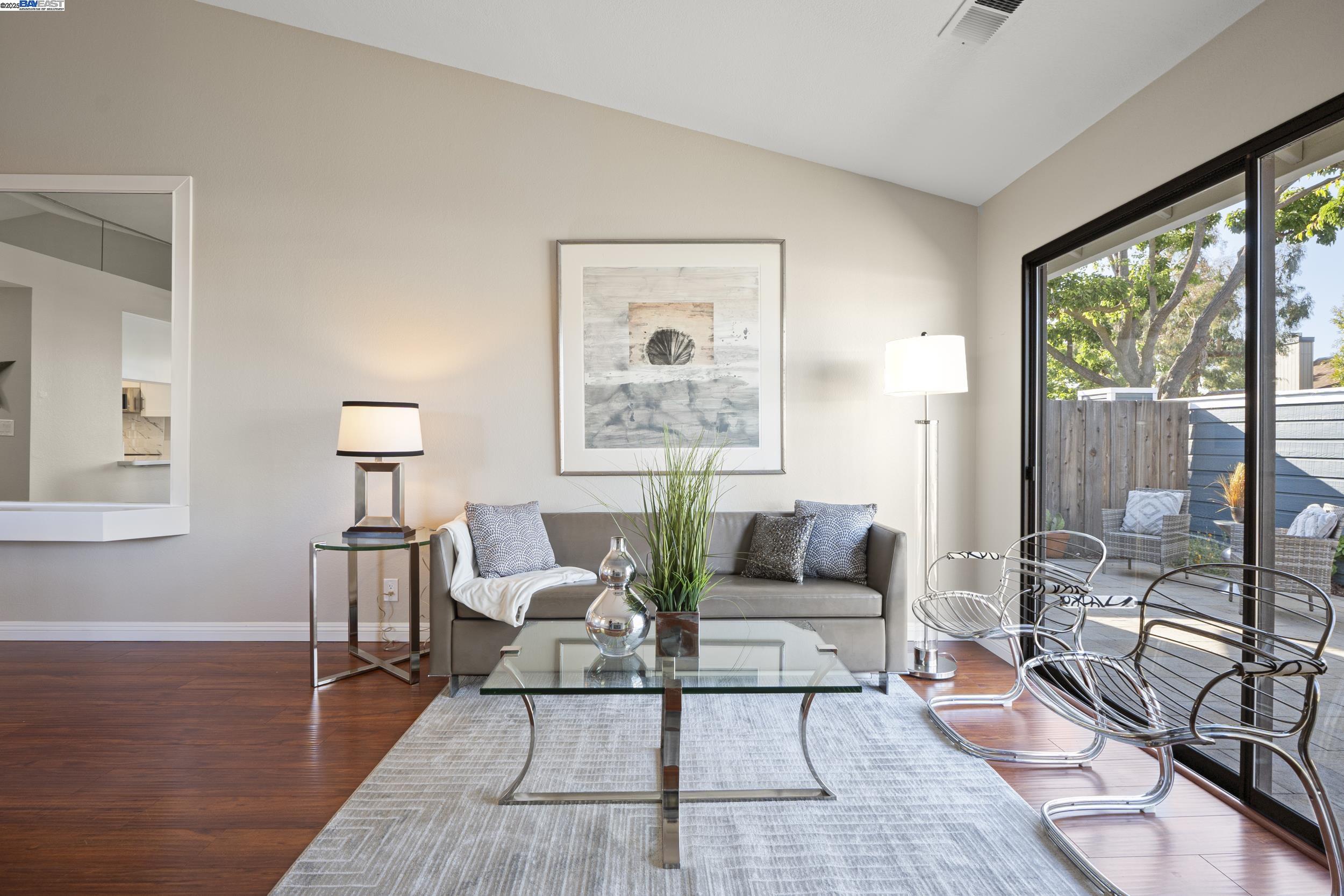Detail Gallery Image 13 of 34 For 3525 Mcsherry Way, Alameda,  CA 94502 - 2 Beds | 2 Baths