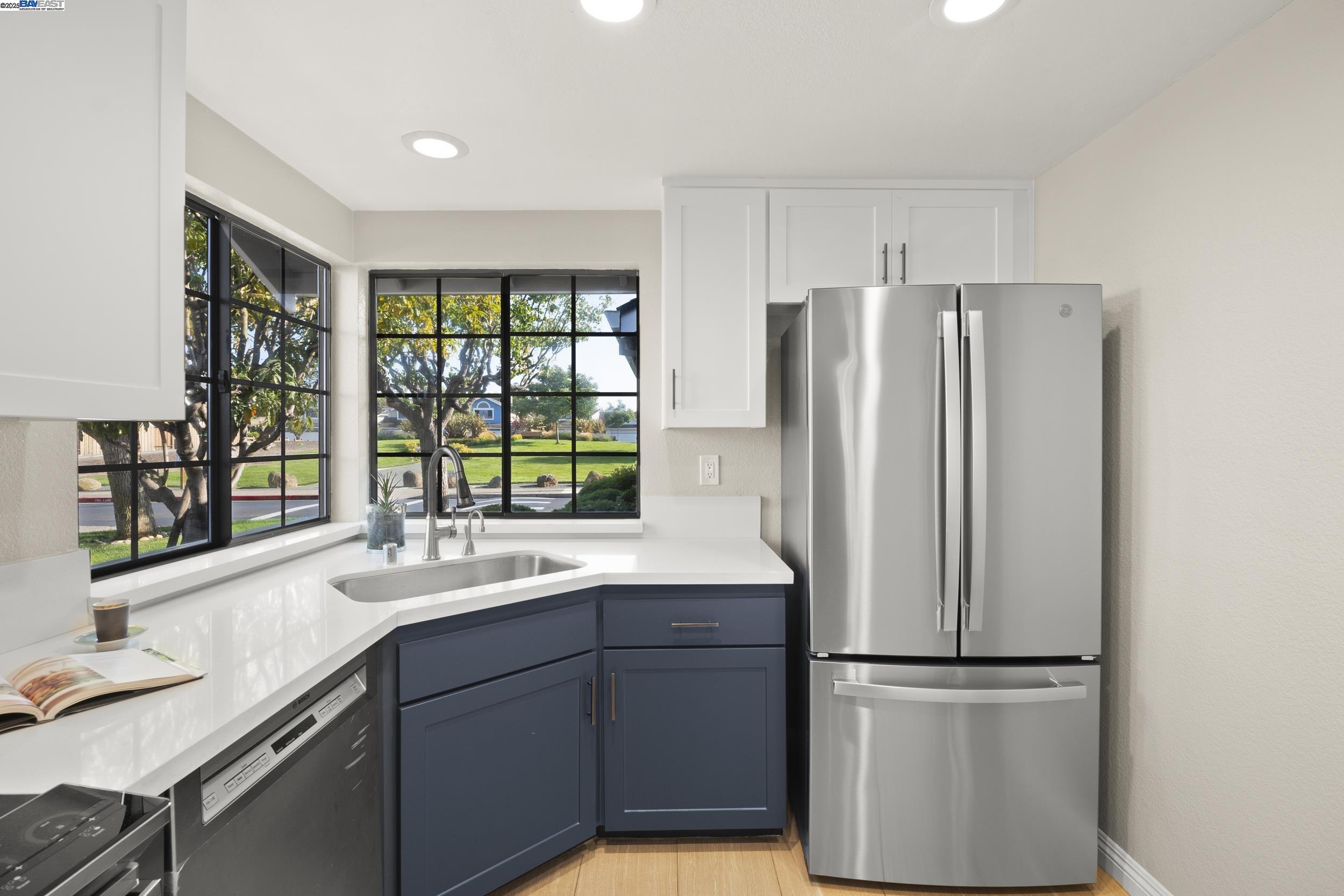 Detail Gallery Image 15 of 34 For 3525 Mcsherry Way, Alameda,  CA 94502 - 2 Beds | 2 Baths