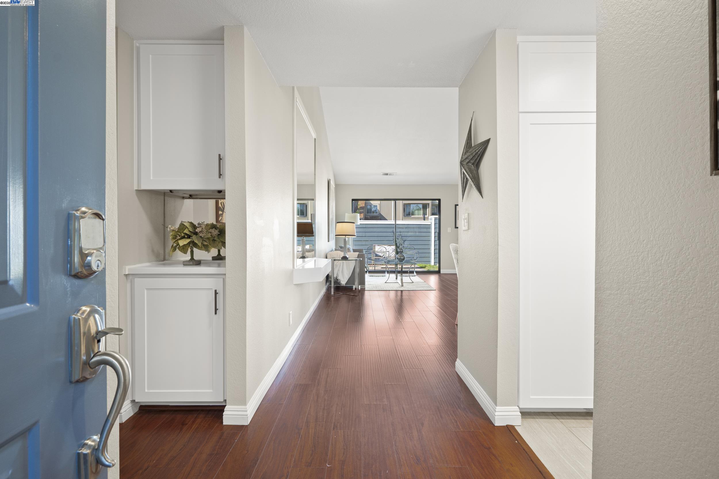 Detail Gallery Image 5 of 34 For 3525 Mcsherry Way, Alameda,  CA 94502 - 2 Beds | 2 Baths