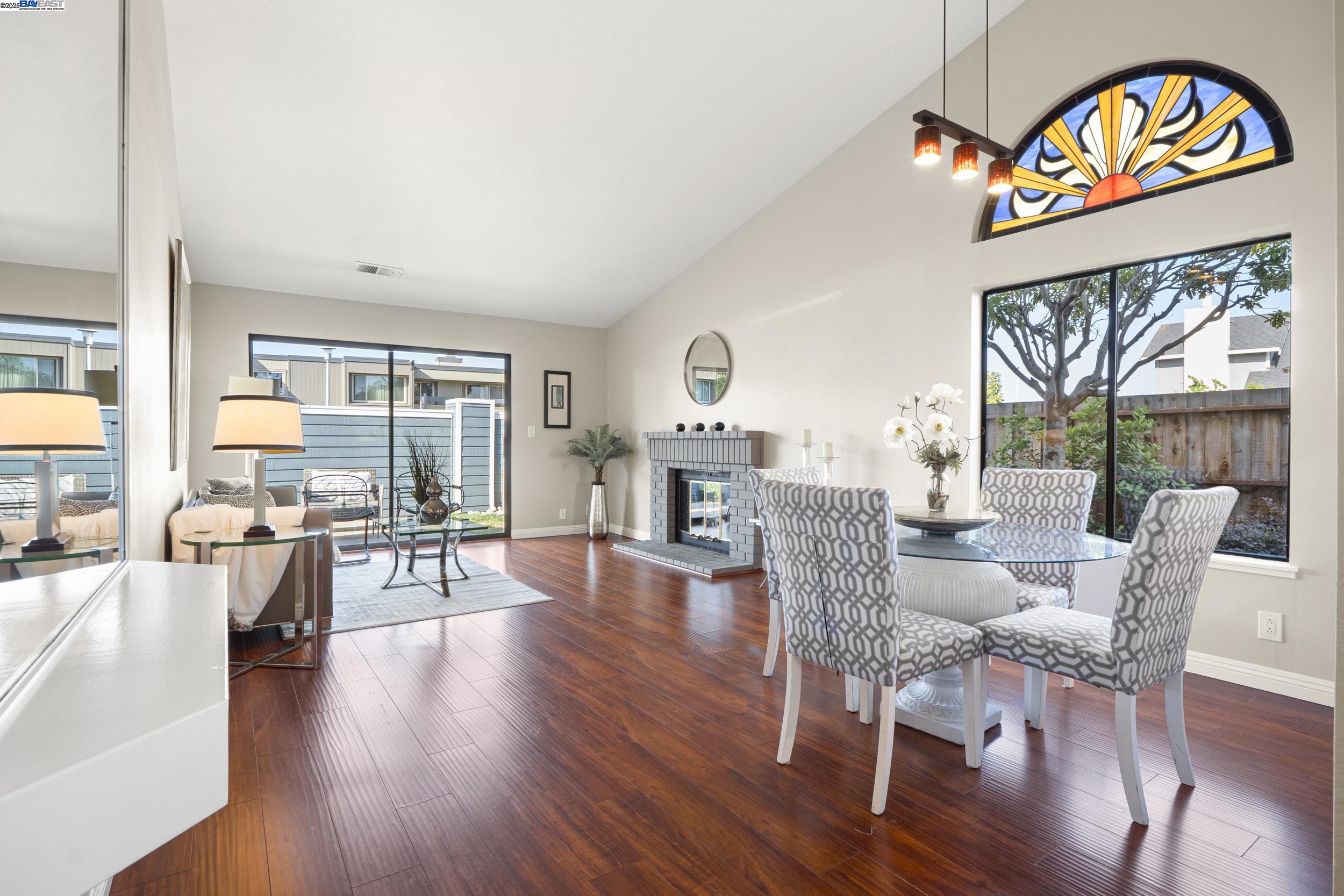 Detail Gallery Image 6 of 34 For 3525 Mcsherry Way, Alameda,  CA 94502 - 2 Beds | 2 Baths