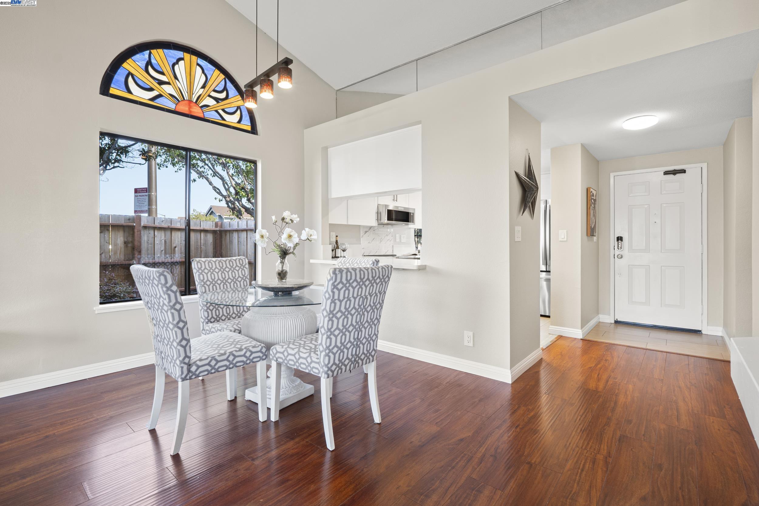 Detail Gallery Image 7 of 34 For 3525 Mcsherry Way, Alameda,  CA 94502 - 2 Beds | 2 Baths