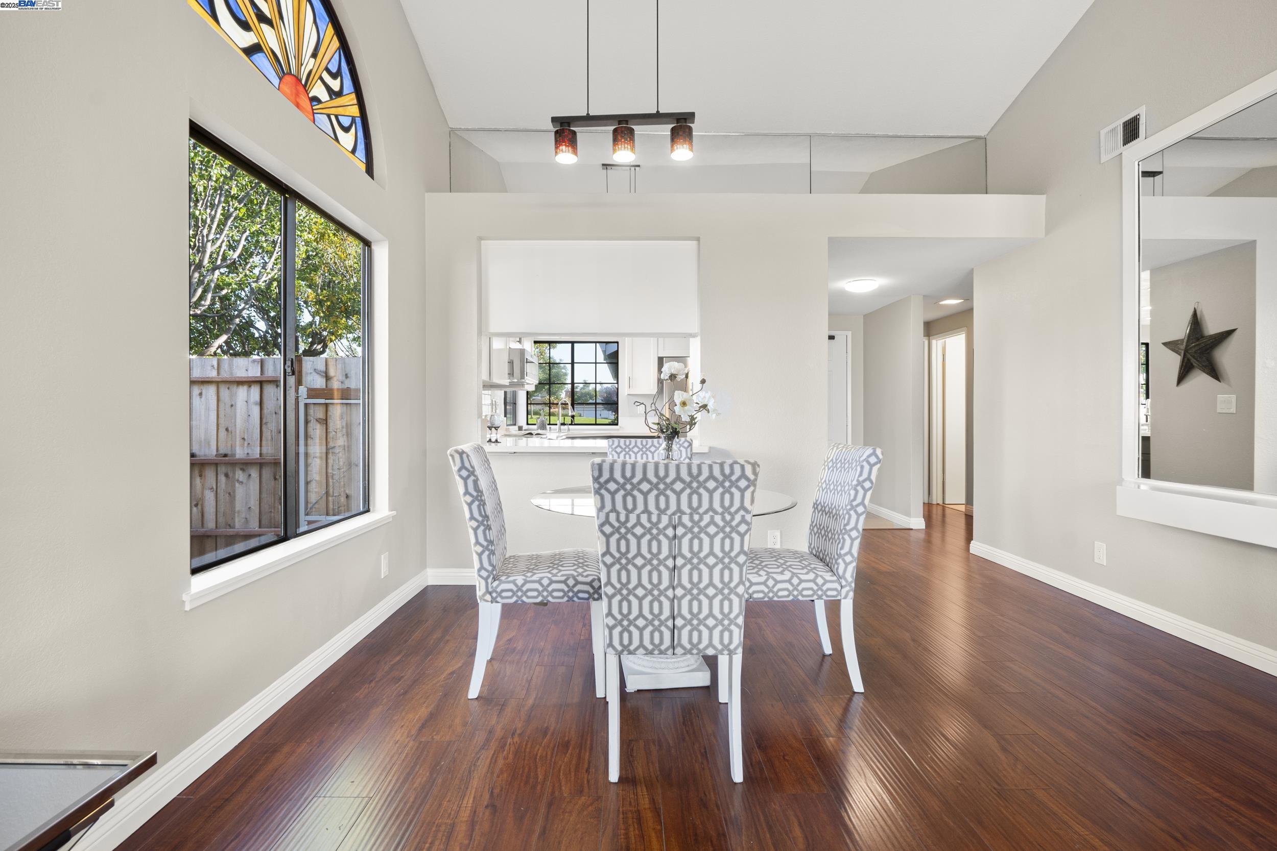 Detail Gallery Image 9 of 34 For 3525 Mcsherry Way, Alameda,  CA 94502 - 2 Beds | 2 Baths