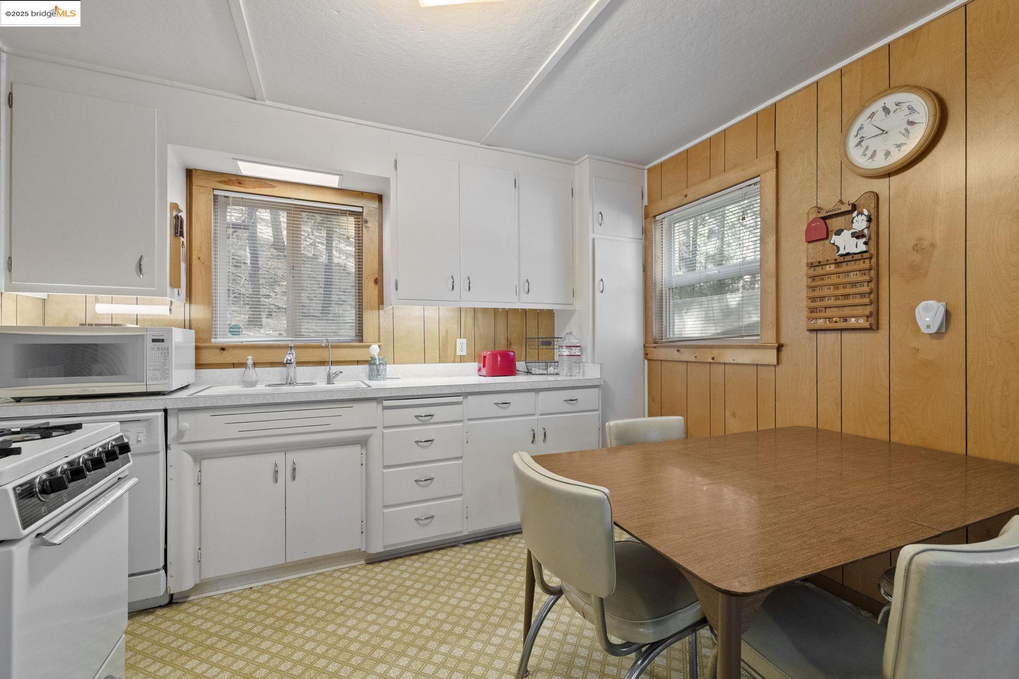 Detail Gallery Image 11 of 29 For 22762 W Ellmaro, Long Barn,  CA 95335 - 3 Beds | 1/1 Baths