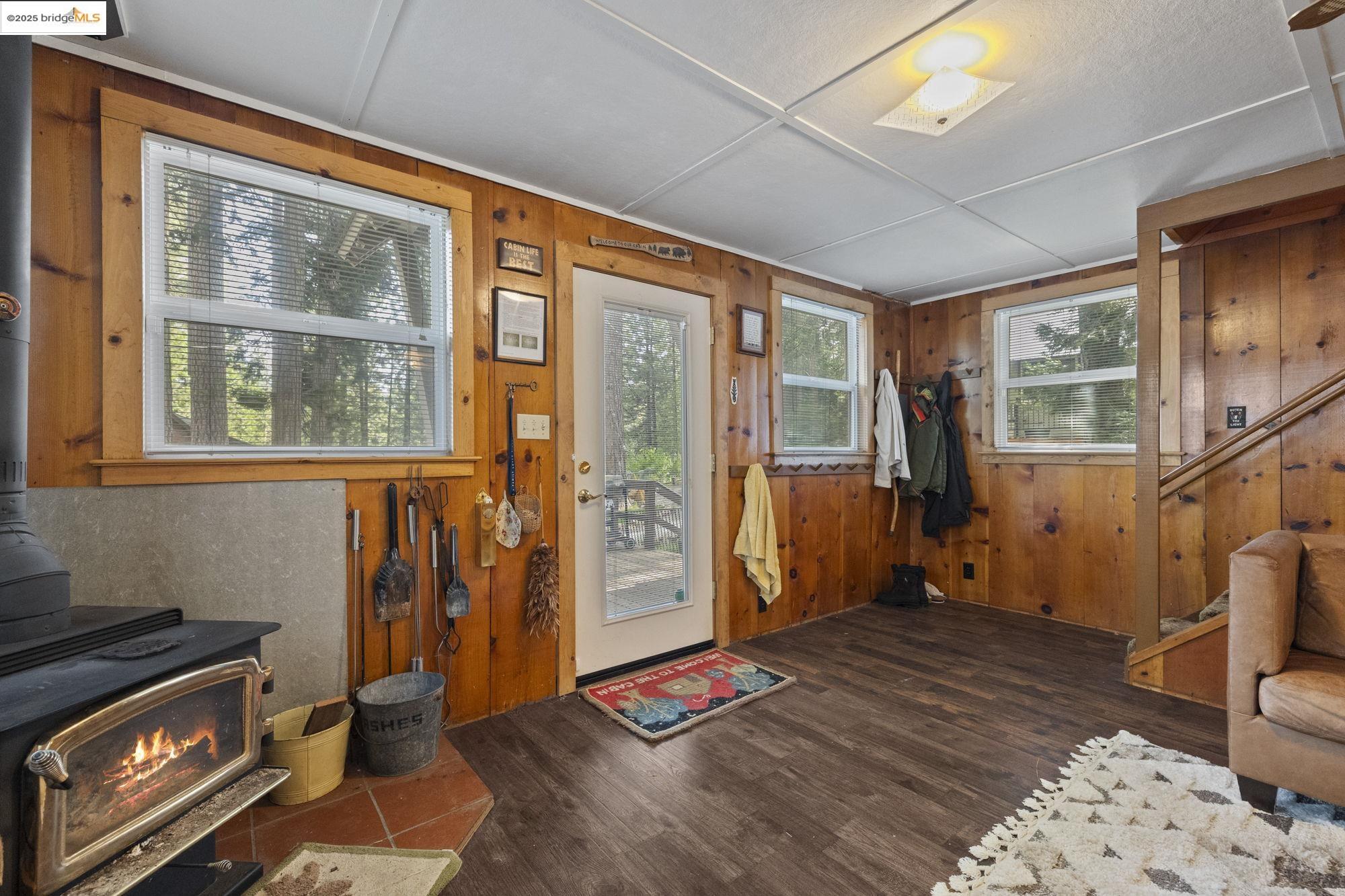Detail Gallery Image 3 of 29 For 22762 W Ellmaro, Long Barn,  CA 95335 - 3 Beds | 1/1 Baths