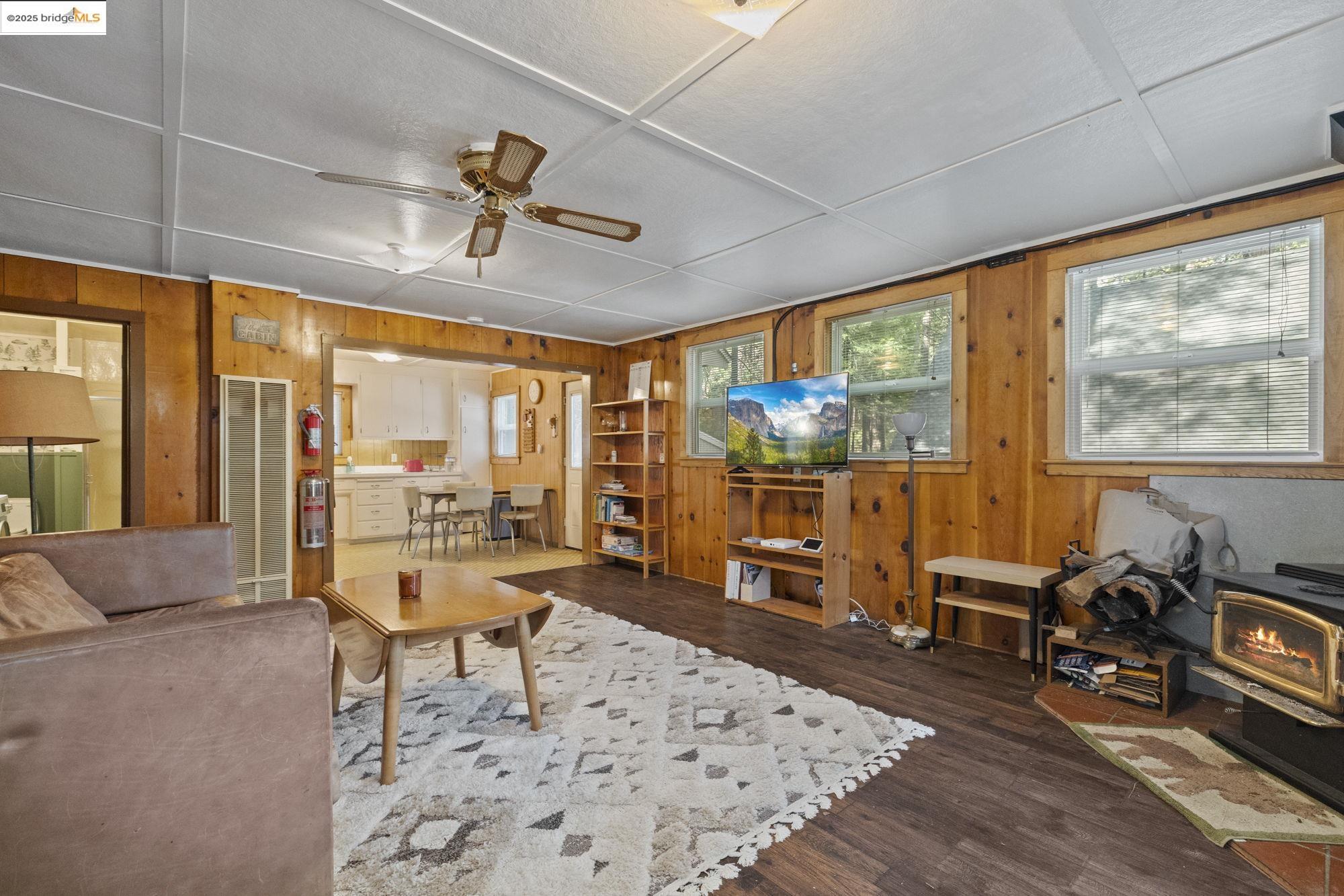 Detail Gallery Image 6 of 29 For 22762 W Ellmaro, Long Barn,  CA 95335 - 3 Beds | 1/1 Baths