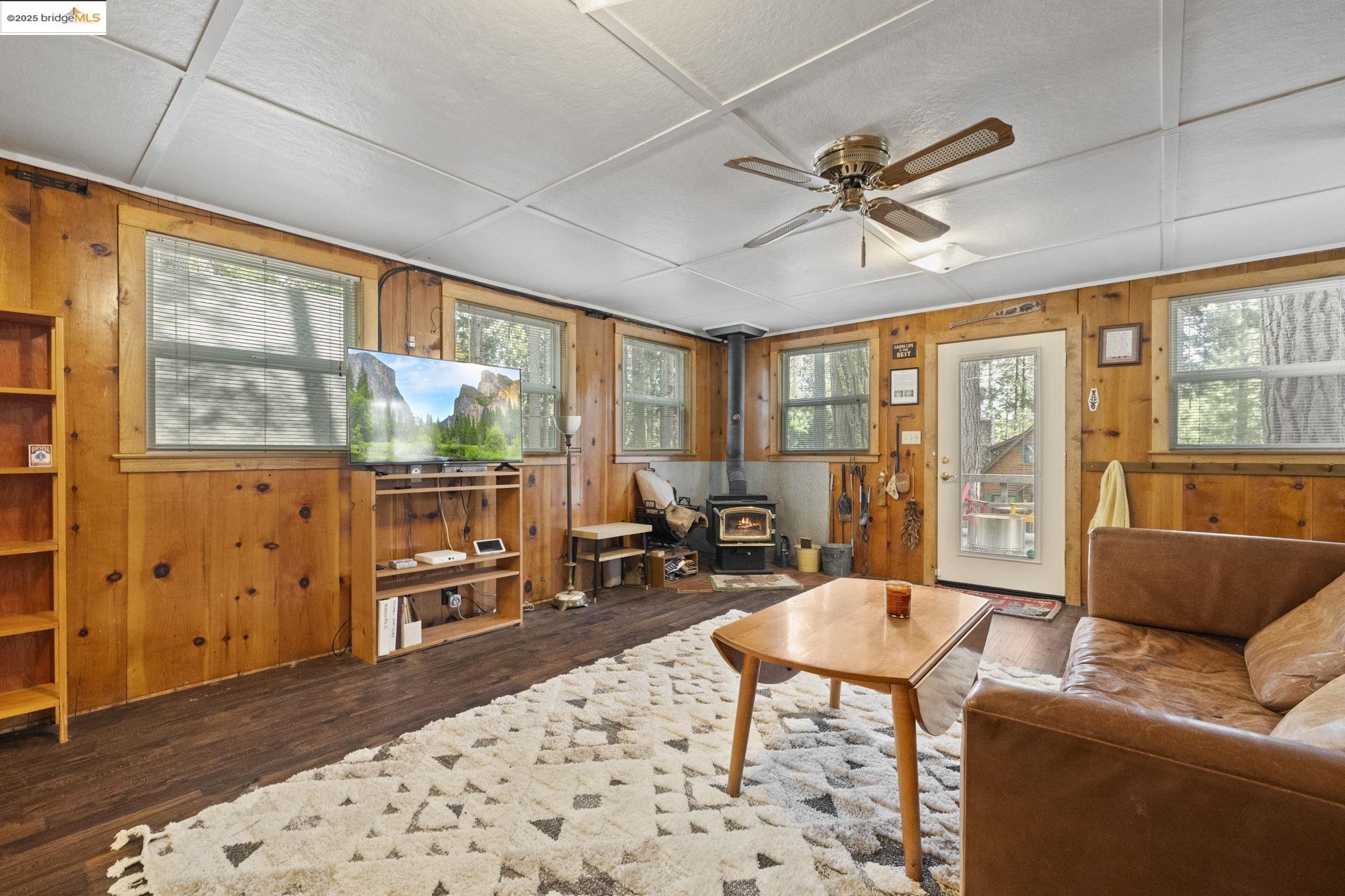 Detail Gallery Image 8 of 29 For 22762 W Ellmaro, Long Barn,  CA 95335 - 3 Beds | 1/1 Baths
