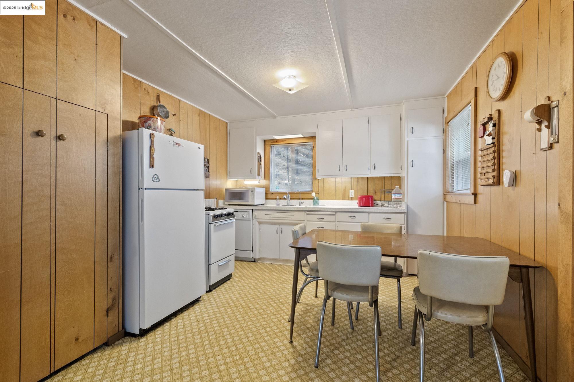 Detail Gallery Image 10 of 29 For 22762 W Ellmaro, Long Barn,  CA 95335 - 3 Beds | 1/1 Baths