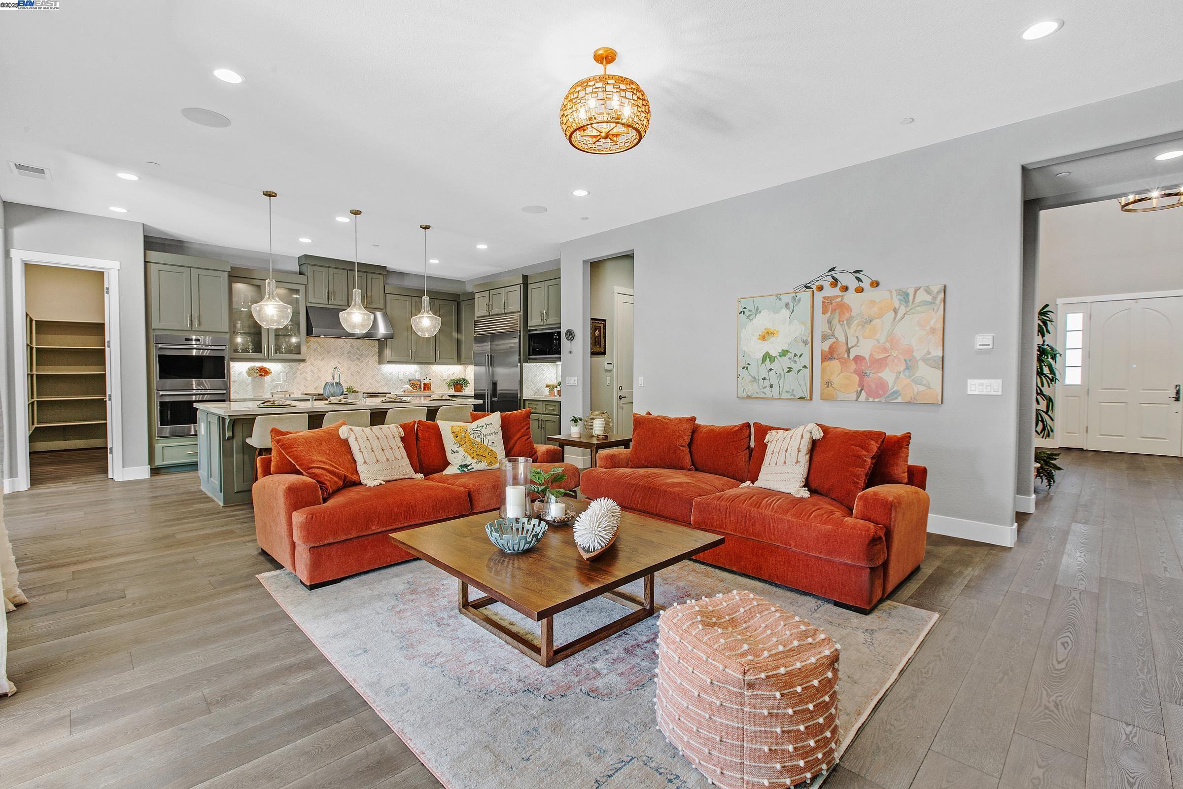 Detail Gallery Image 12 of 54 For 5715 Melinda Way, Pleasanton,  CA 94566 - 4 Beds | 4/1 Baths