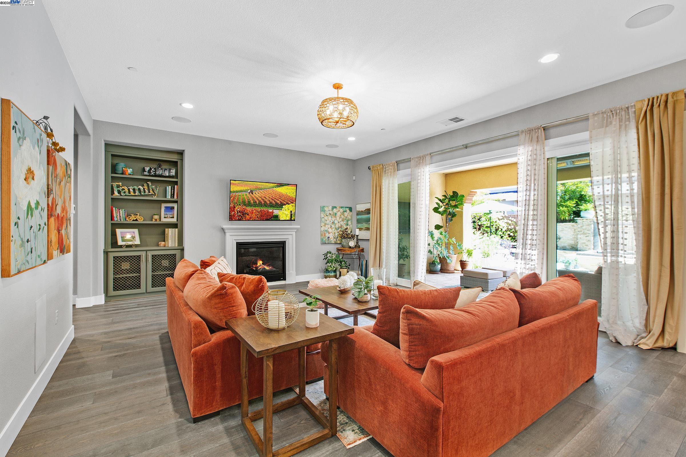 Detail Gallery Image 13 of 54 For 5715 Melinda Way, Pleasanton,  CA 94566 - 4 Beds | 4/1 Baths
