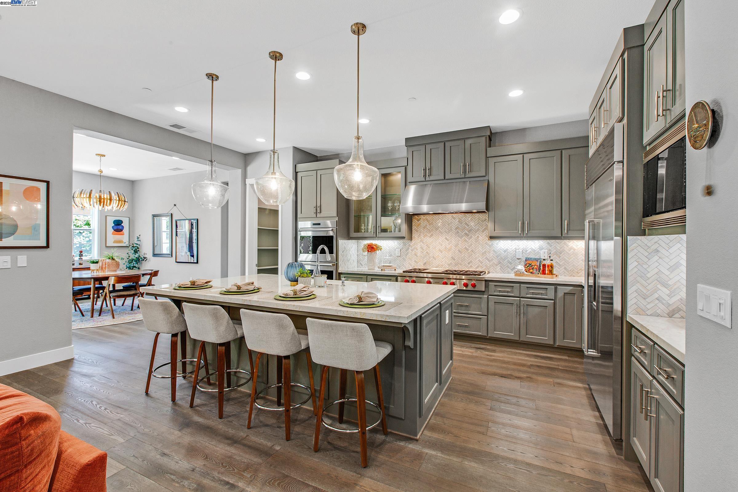 Detail Gallery Image 7 of 54 For 5715 Melinda Way, Pleasanton,  CA 94566 - 4 Beds | 4/1 Baths