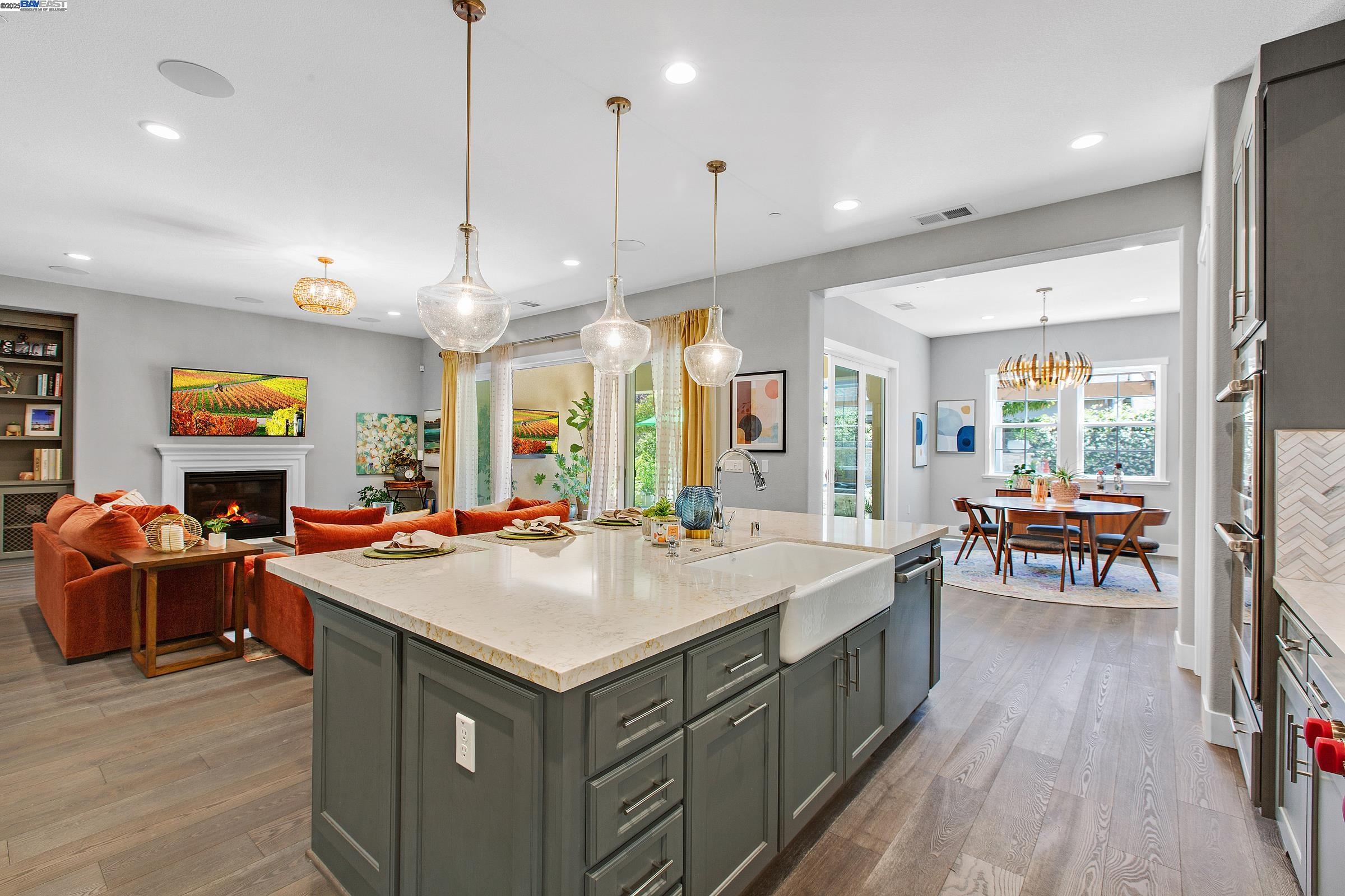 Detail Gallery Image 9 of 54 For 5715 Melinda Way, Pleasanton,  CA 94566 - 4 Beds | 4/1 Baths