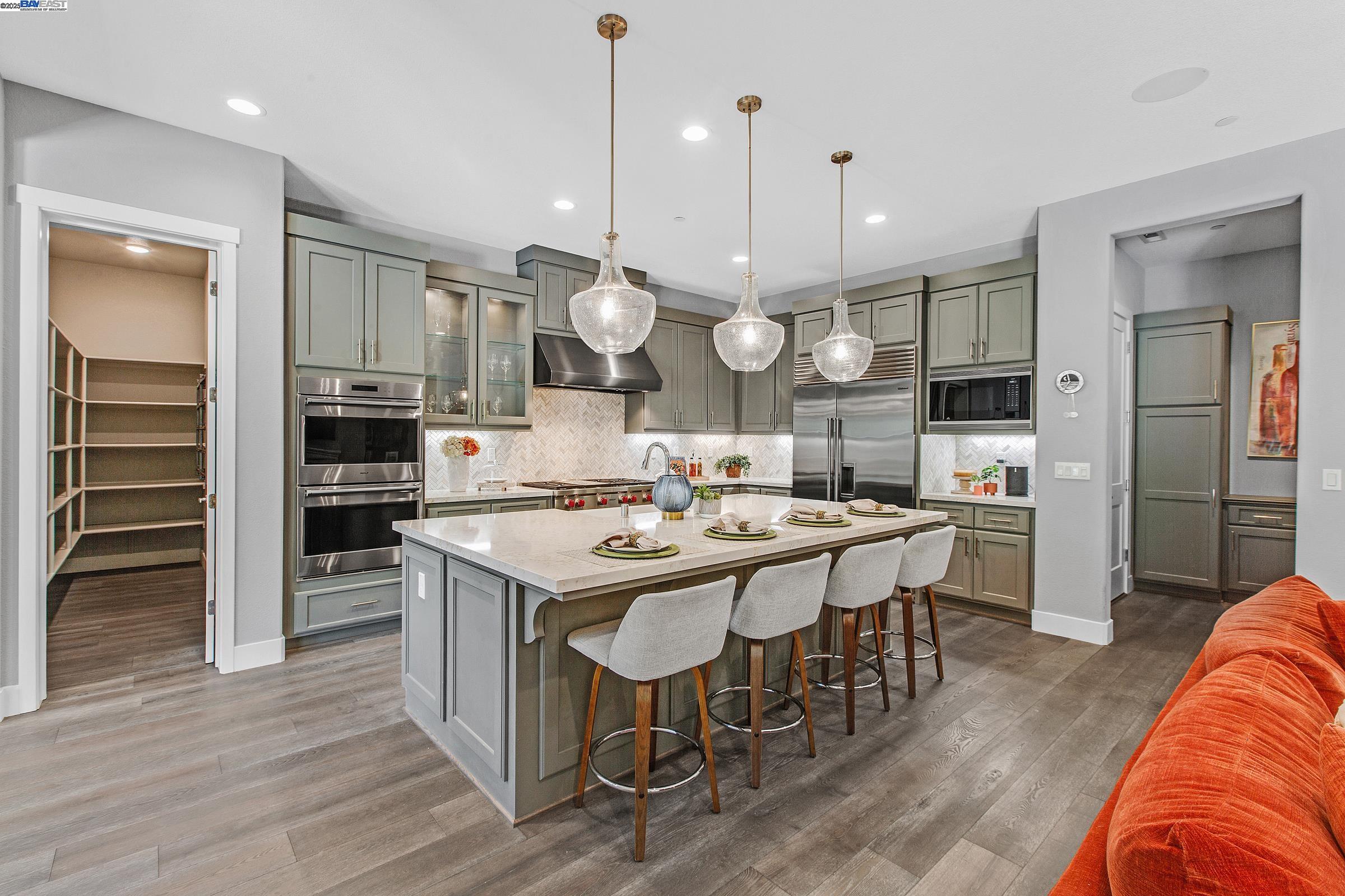 Detail Gallery Image 10 of 54 For 5715 Melinda Way, Pleasanton,  CA 94566 - 4 Beds | 4/1 Baths