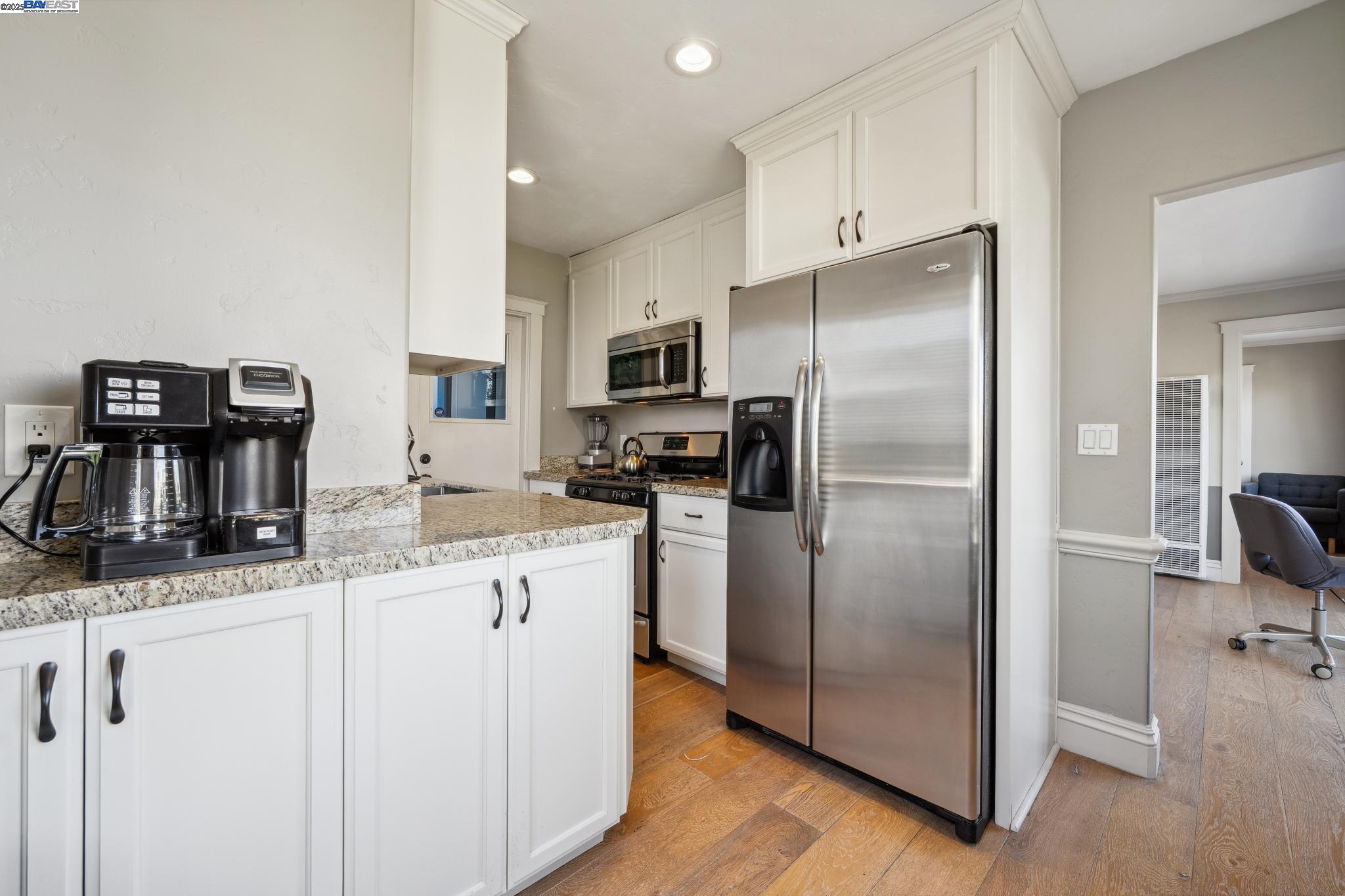 Detail Gallery Image 12 of 37 For 5936 Broadway, Oakland,  CA 94618 - – Beds | – Baths