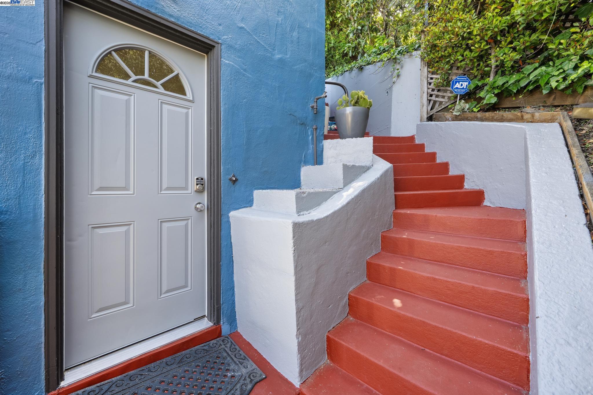 Detail Gallery Image 20 of 37 For 5936 Broadway, Oakland,  CA 94618 - – Beds | – Baths