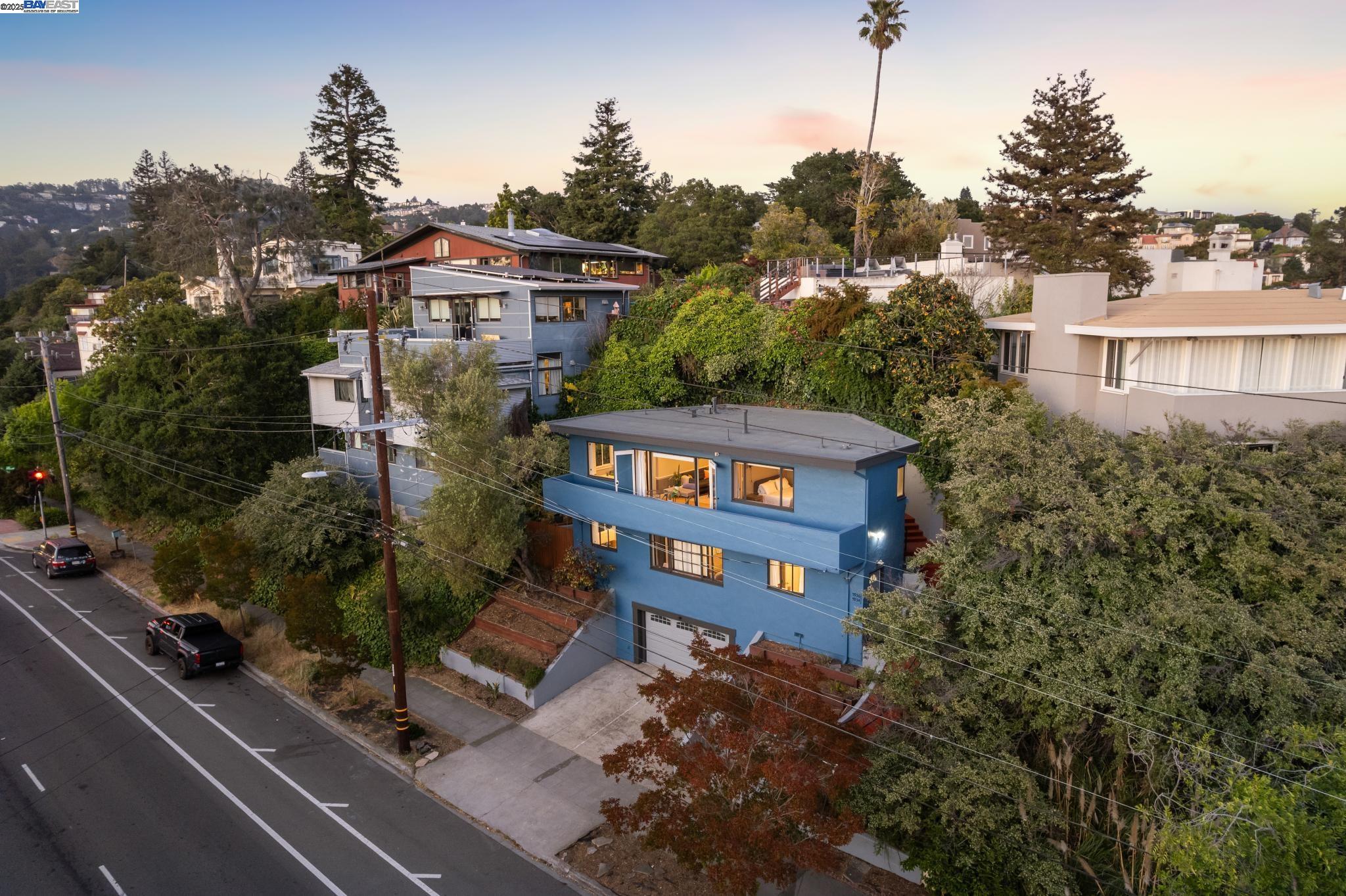 Detail Gallery Image 3 of 37 For 5936 Broadway, Oakland,  CA 94618 - – Beds | – Baths