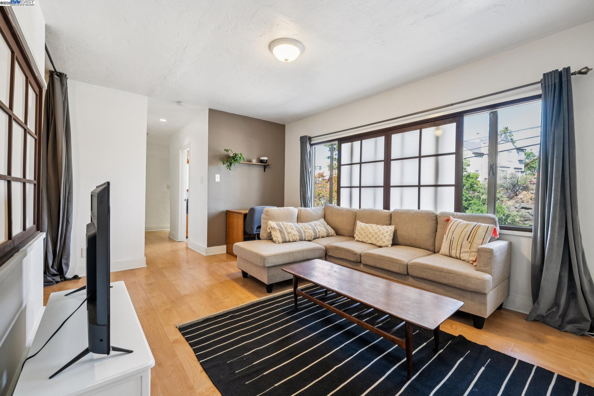 Detail Gallery Image 22 of 37 For 5936 Broadway, Oakland,  CA 94618 - – Beds | – Baths