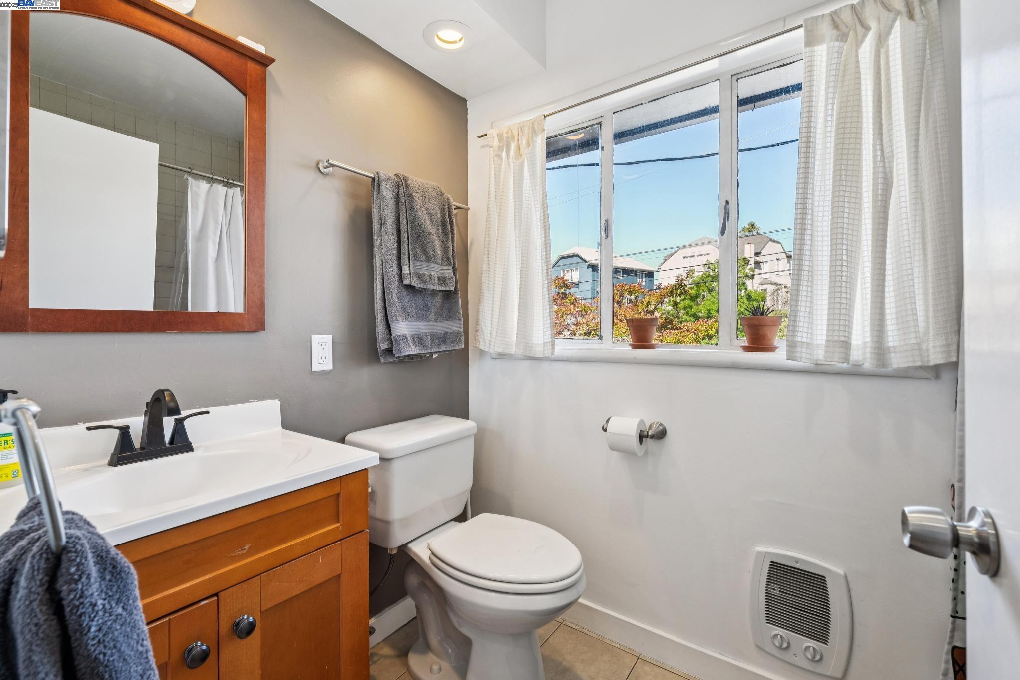 Detail Gallery Image 32 of 37 For 5936 Broadway, Oakland,  CA 94618 - – Beds | – Baths
