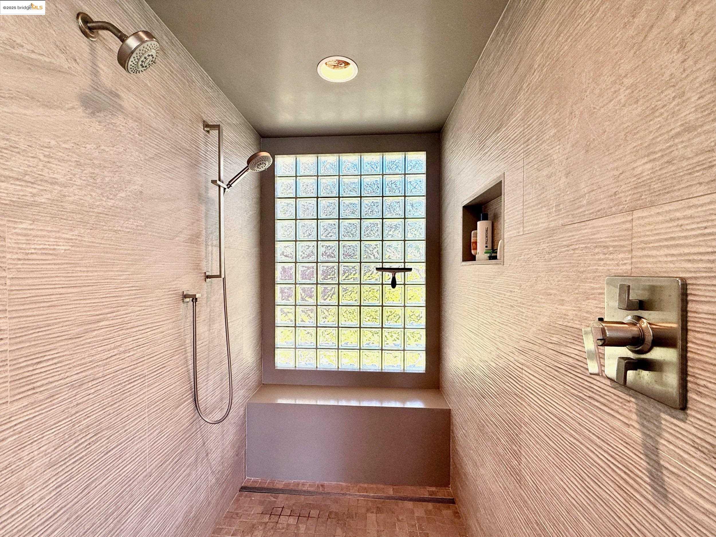 Detail Gallery Image 19 of 34 For 78 Scenic Dr, Orinda,  CA 94563 - 4 Beds | 3 Baths