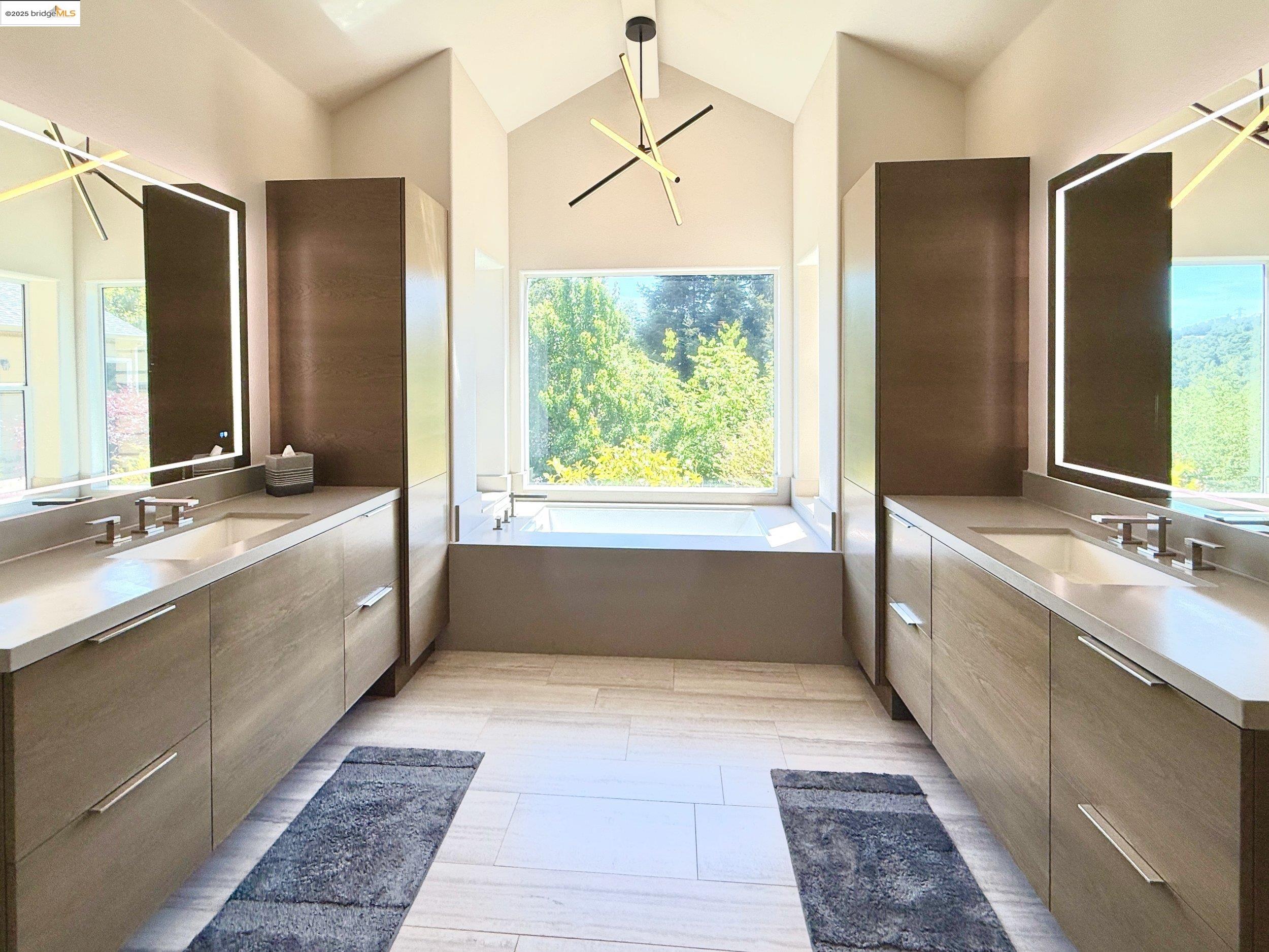 Detail Gallery Image 20 of 34 For 78 Scenic Dr, Orinda,  CA 94563 - 4 Beds | 3 Baths