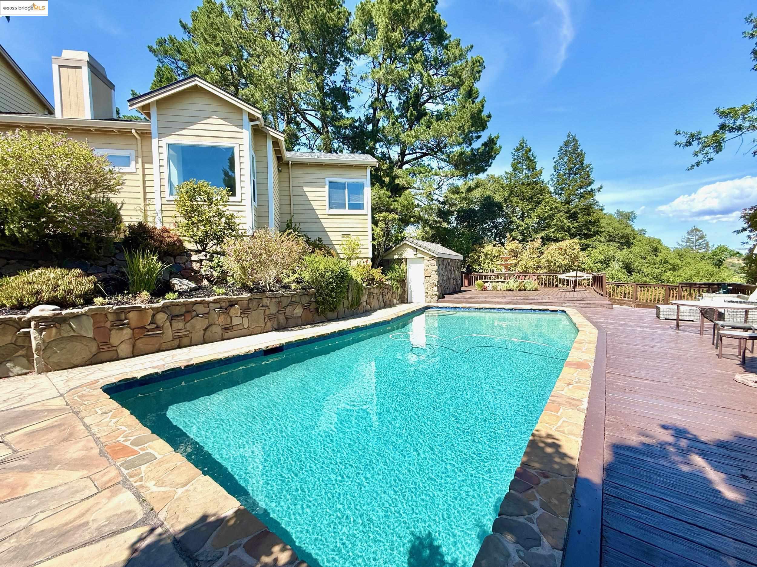 Detail Gallery Image 26 of 34 For 78 Scenic Dr, Orinda,  CA 94563 - 4 Beds | 3 Baths