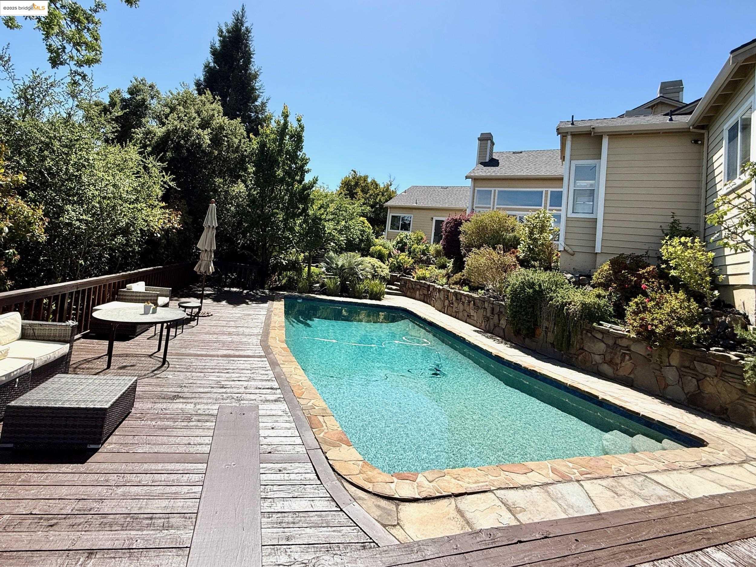 Detail Gallery Image 29 of 34 For 78 Scenic Dr, Orinda,  CA 94563 - 4 Beds | 3 Baths