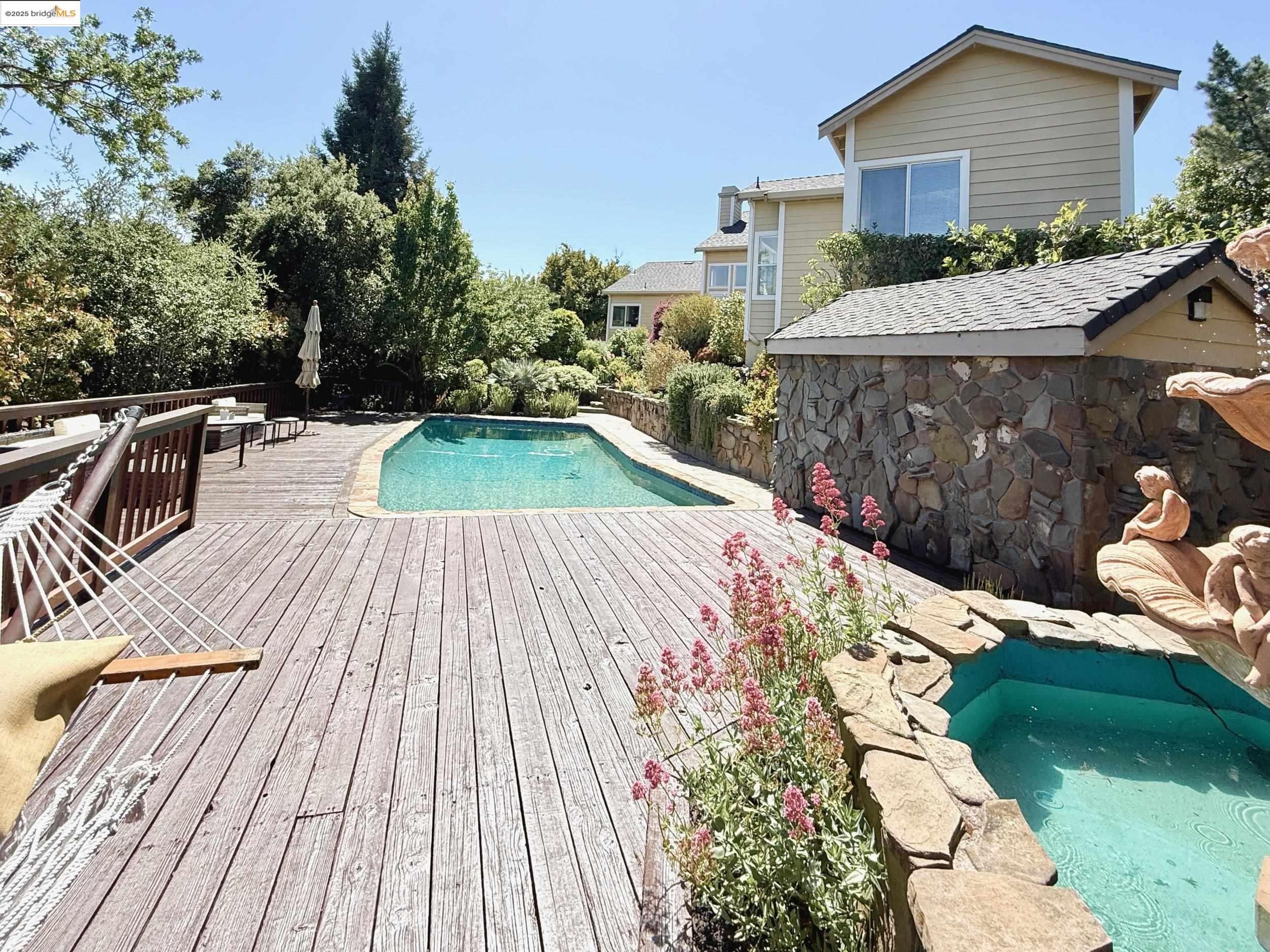 Detail Gallery Image 30 of 34 For 78 Scenic Dr, Orinda,  CA 94563 - 4 Beds | 3 Baths
