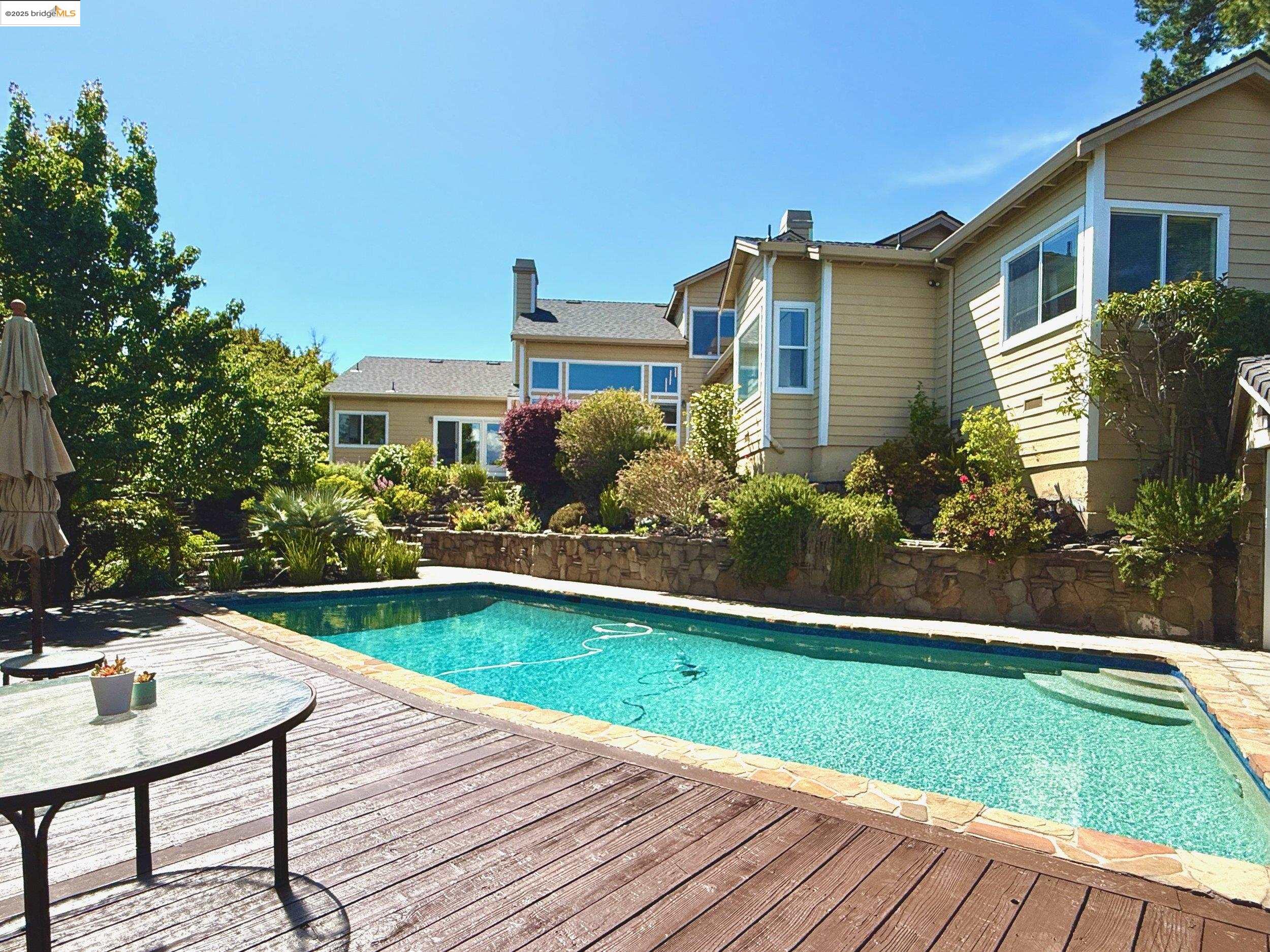 Detail Gallery Image 31 of 34 For 78 Scenic Dr, Orinda,  CA 94563 - 4 Beds | 3 Baths