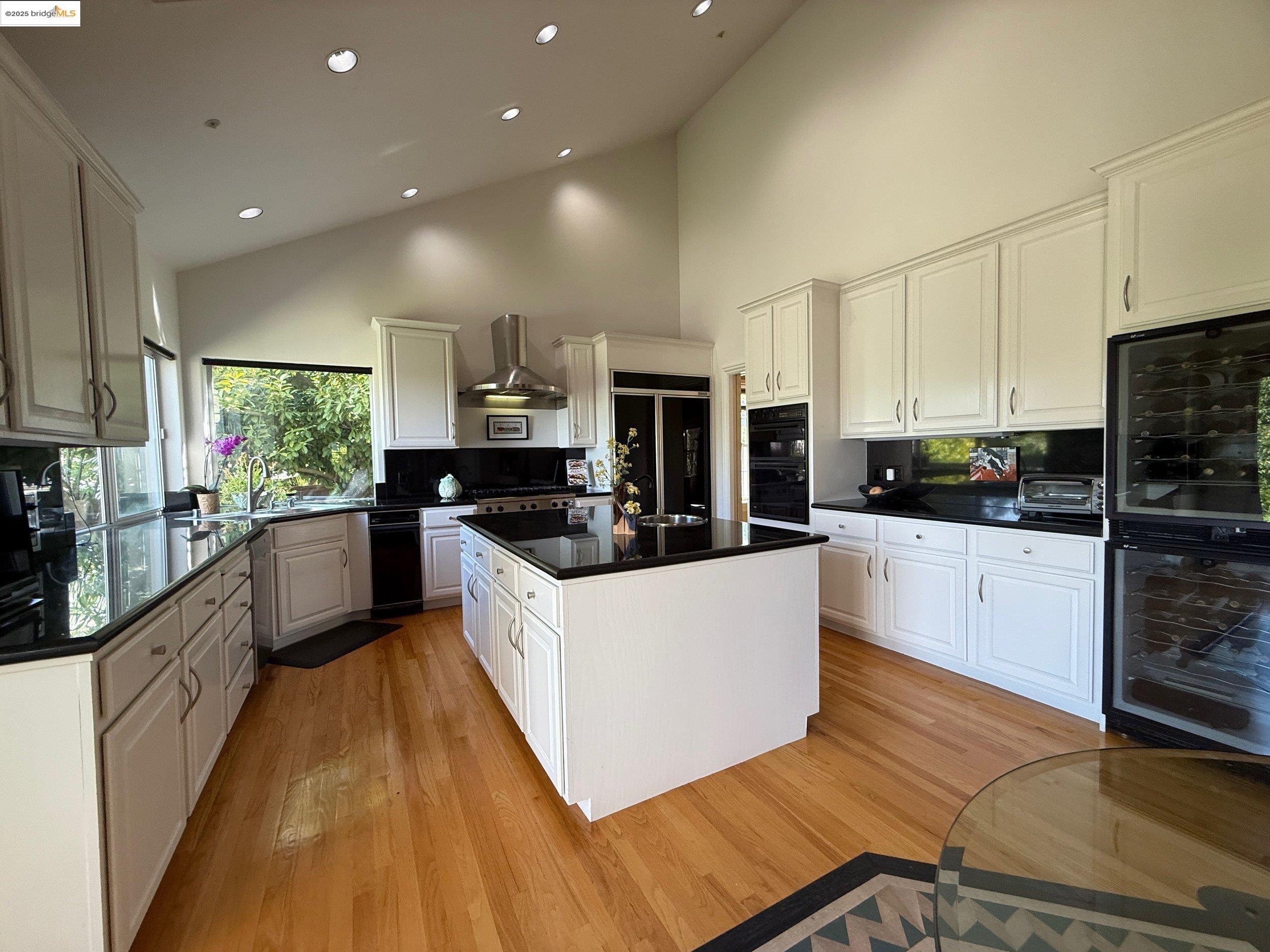 Detail Gallery Image 9 of 34 For 78 Scenic Dr, Orinda,  CA 94563 - 4 Beds | 3 Baths