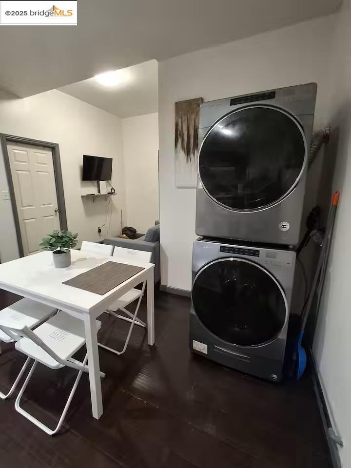 Detail Gallery Image 7 of 10 For 734 25th St, Oakland,  CA 94612 - – Beds | – Baths