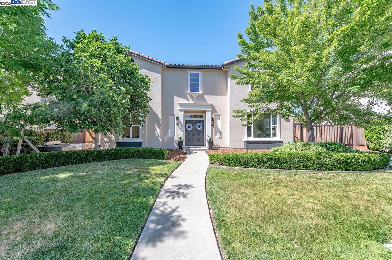 Detail Gallery Image 1 of 1 For 5640 Carnegie Way, Livermore,  CA 94550 - 6 Beds | 4 Baths