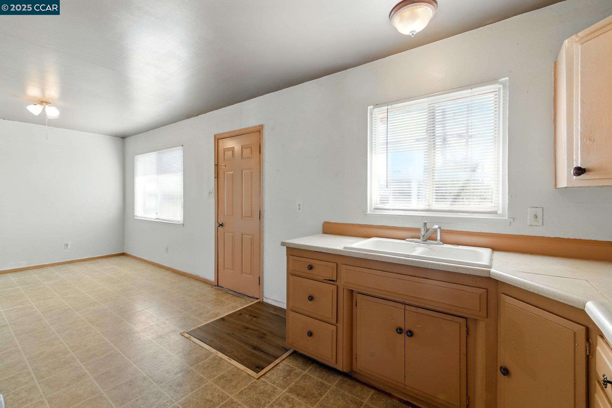 Detail Gallery Image 12 of 27 For 7105 Thomas Dr, North Highlands,  CA 95660 - 3 Beds | 1/1 Baths