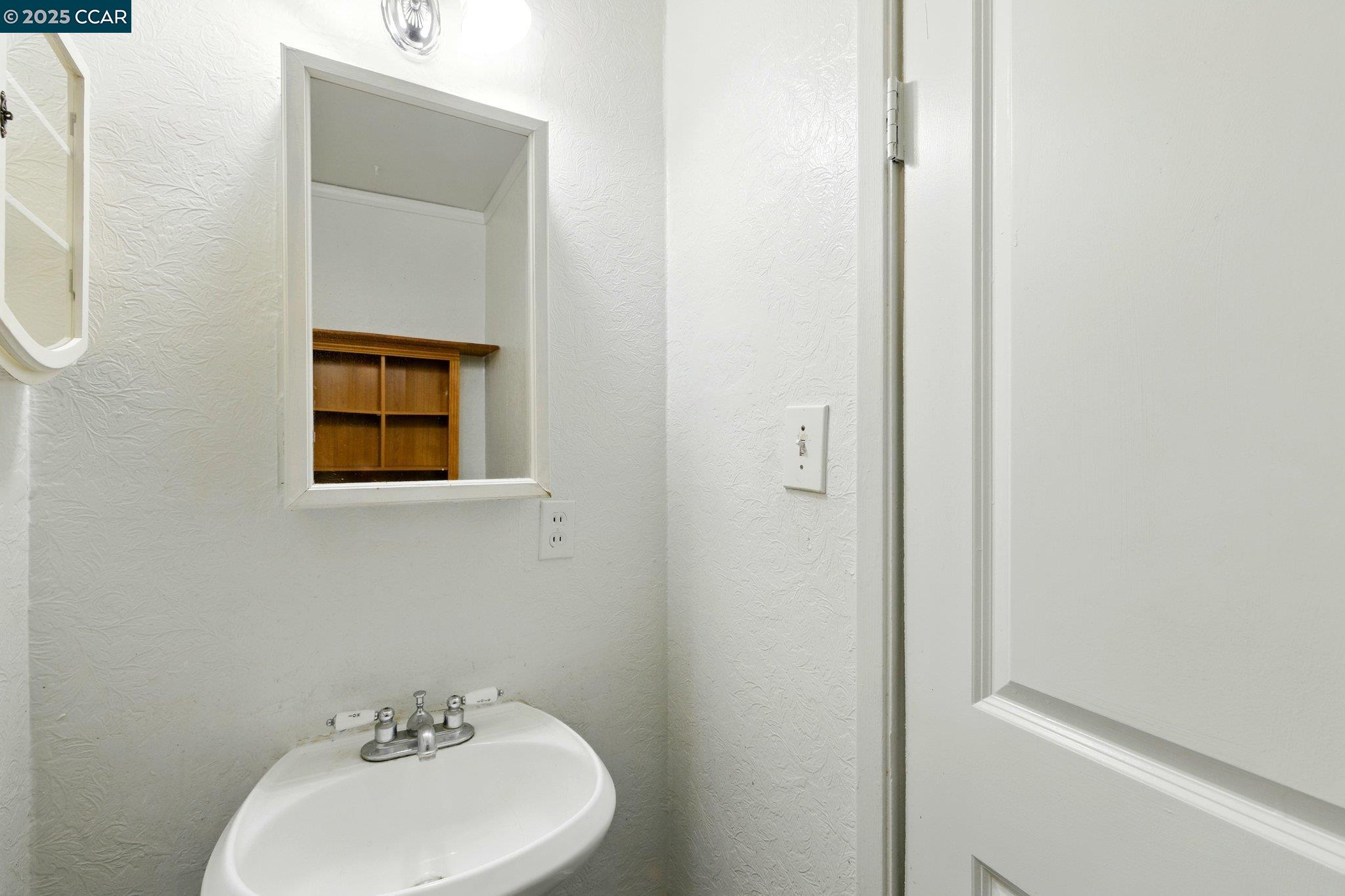 Detail Gallery Image 15 of 27 For 7105 Thomas Dr, North Highlands,  CA 95660 - 3 Beds | 1/1 Baths