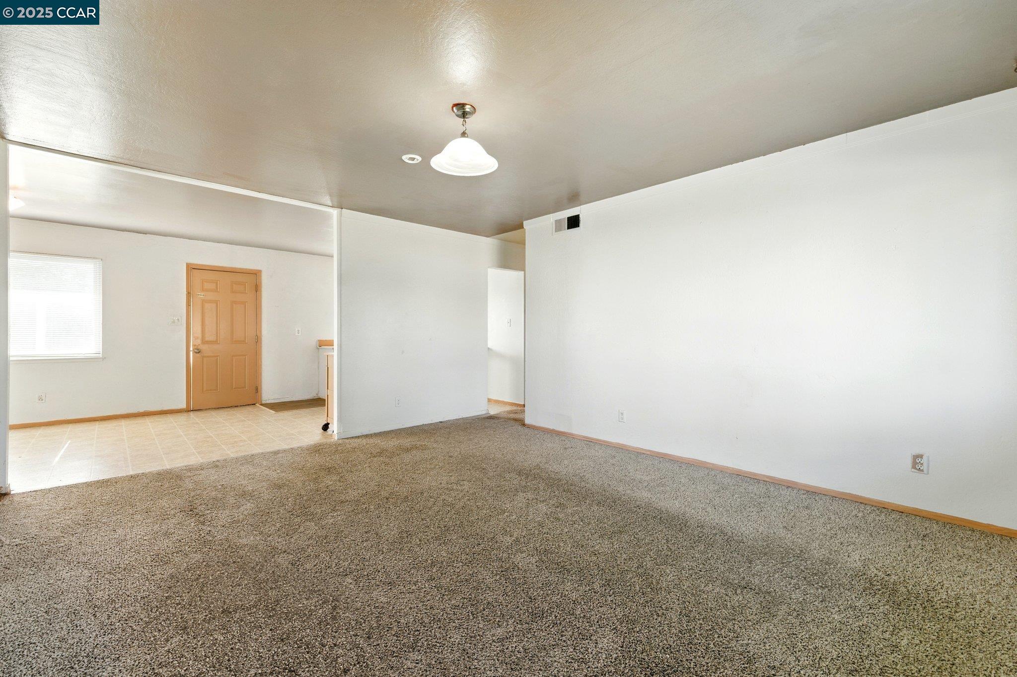 Detail Gallery Image 3 of 27 For 7105 Thomas Dr, North Highlands,  CA 95660 - 3 Beds | 1/1 Baths