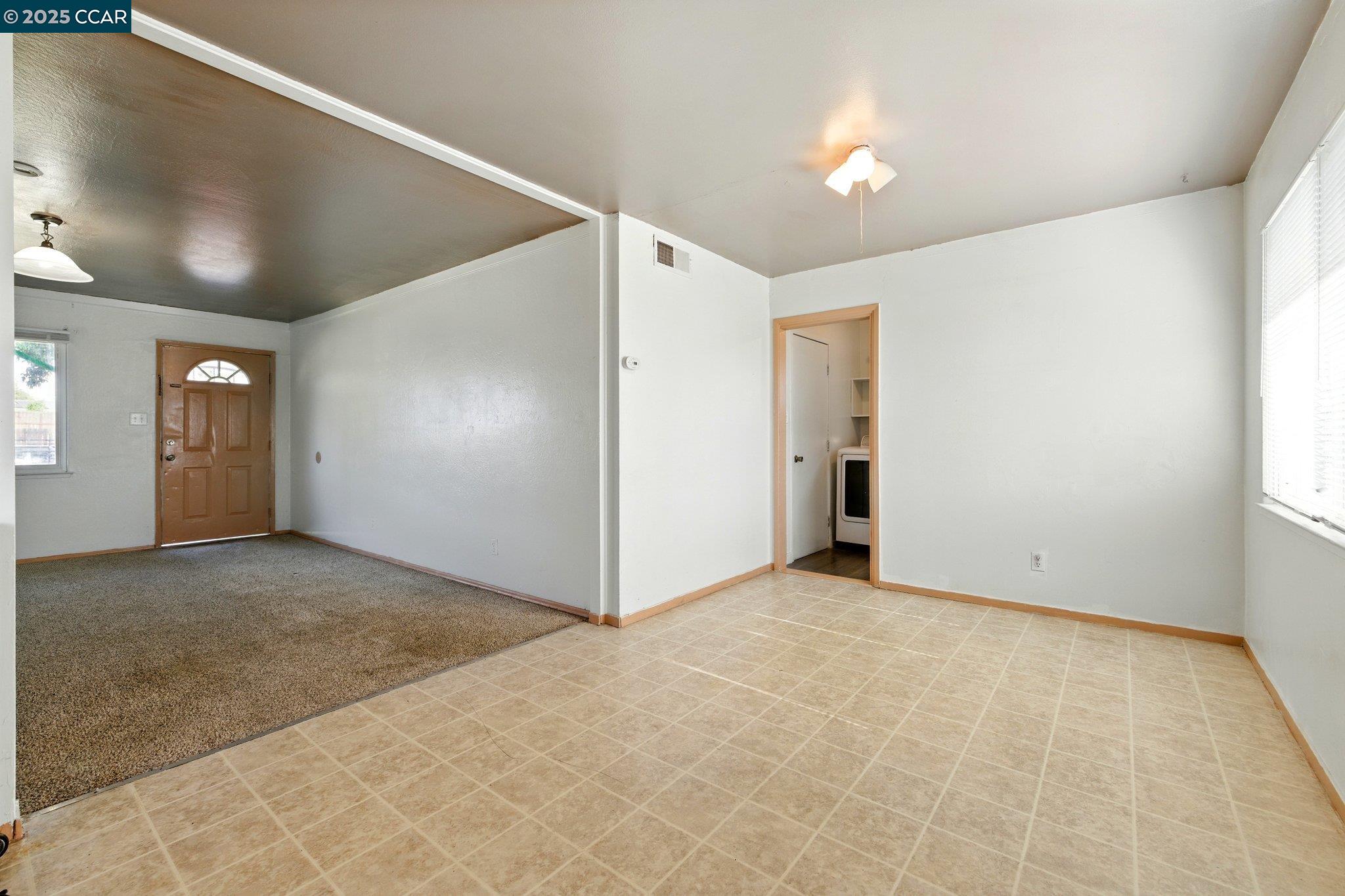 Detail Gallery Image 4 of 27 For 7105 Thomas Dr, North Highlands,  CA 95660 - 3 Beds | 1/1 Baths