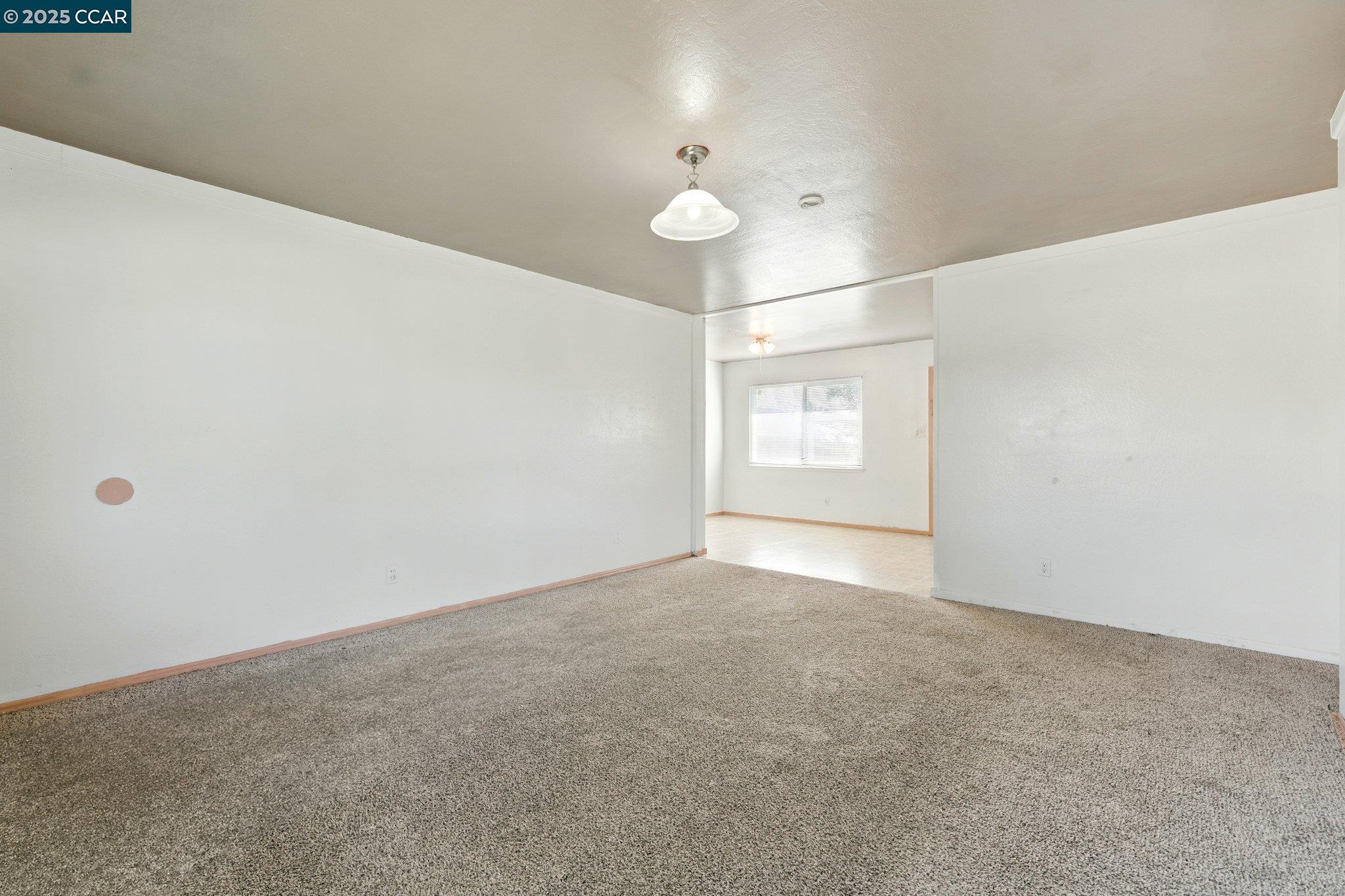 Detail Gallery Image 5 of 27 For 7105 Thomas Dr, North Highlands,  CA 95660 - 3 Beds | 1/1 Baths