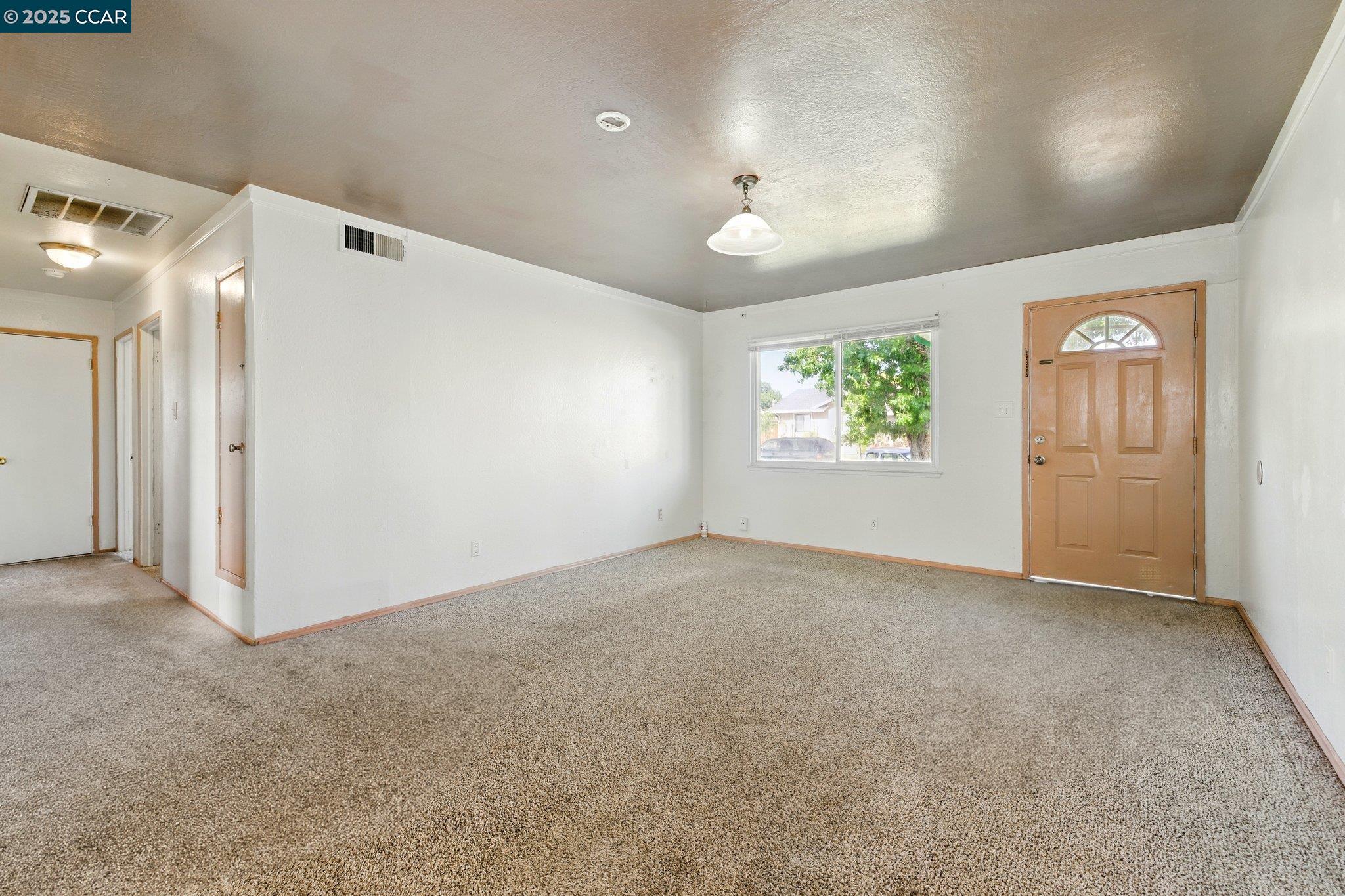 Detail Gallery Image 7 of 27 For 7105 Thomas Dr, North Highlands,  CA 95660 - 3 Beds | 1/1 Baths
