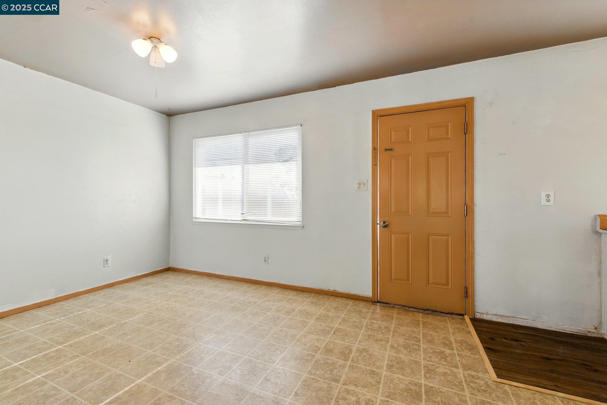 Detail Gallery Image 8 of 27 For 7105 Thomas Dr, North Highlands,  CA 95660 - 3 Beds | 1/1 Baths