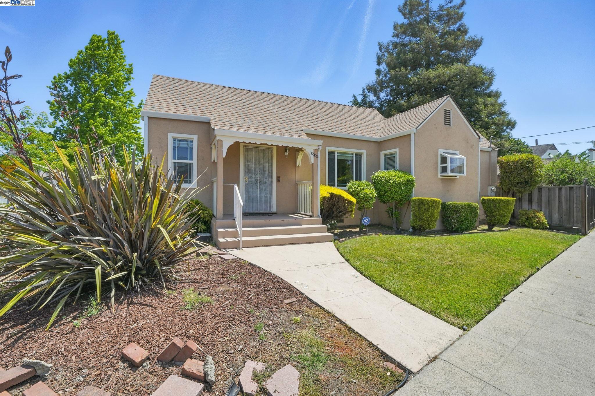 Detail Gallery Image 1 of 1 For 10500 Breed Ave, Oakland,  CA 94603 - 2 Beds | 2 Baths